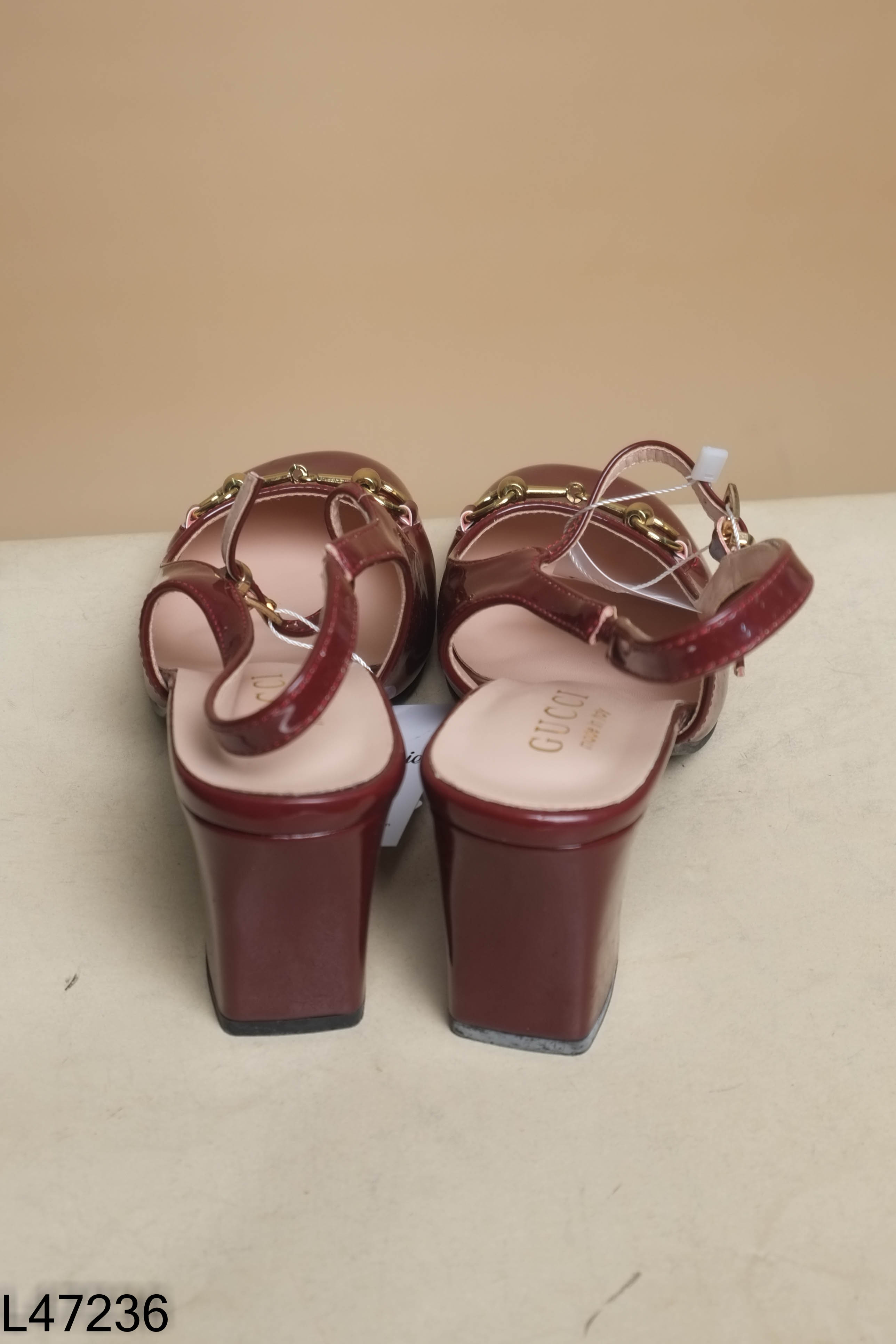 Giầy sandal đỏ da bóng