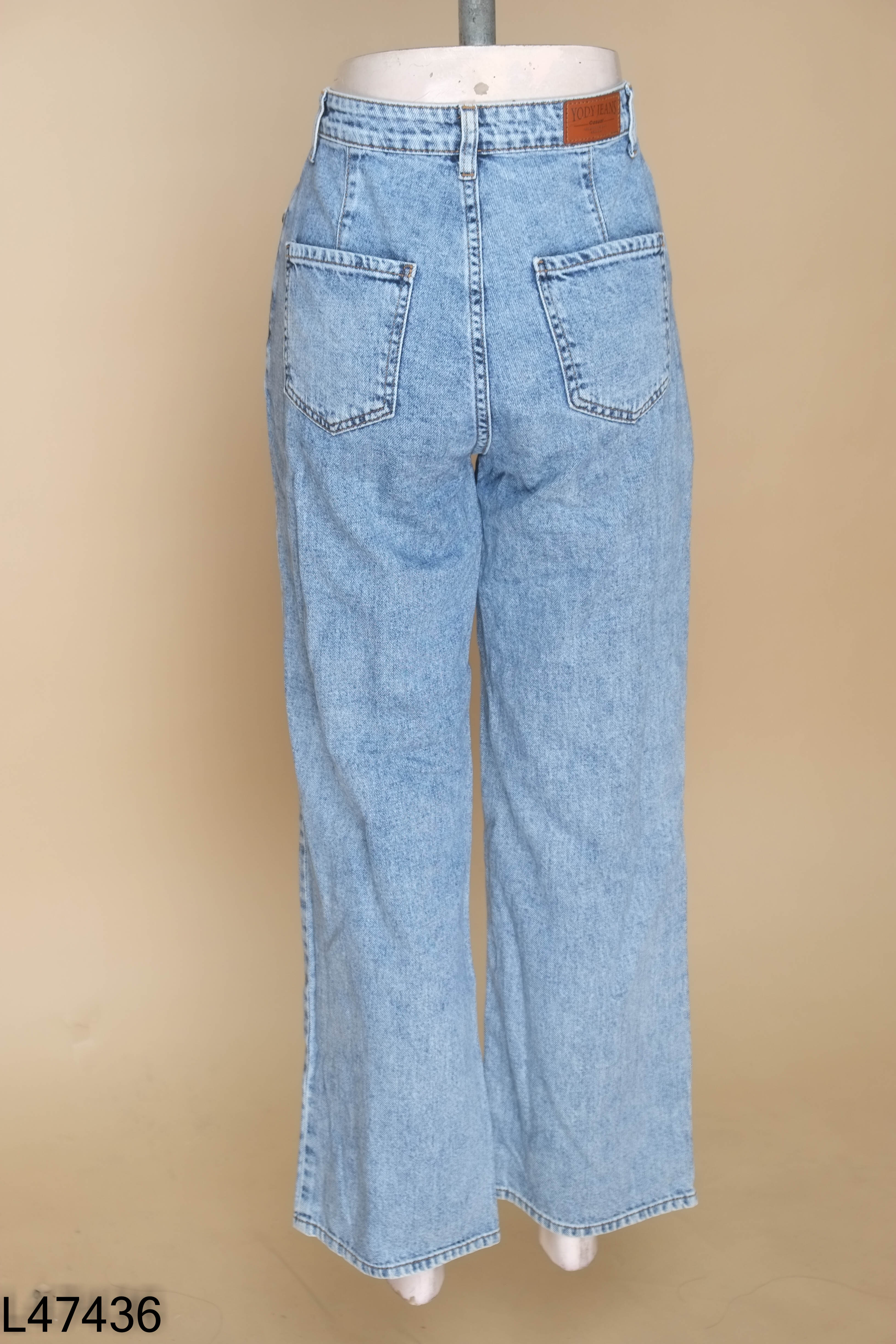 Quần jeans xanh suông