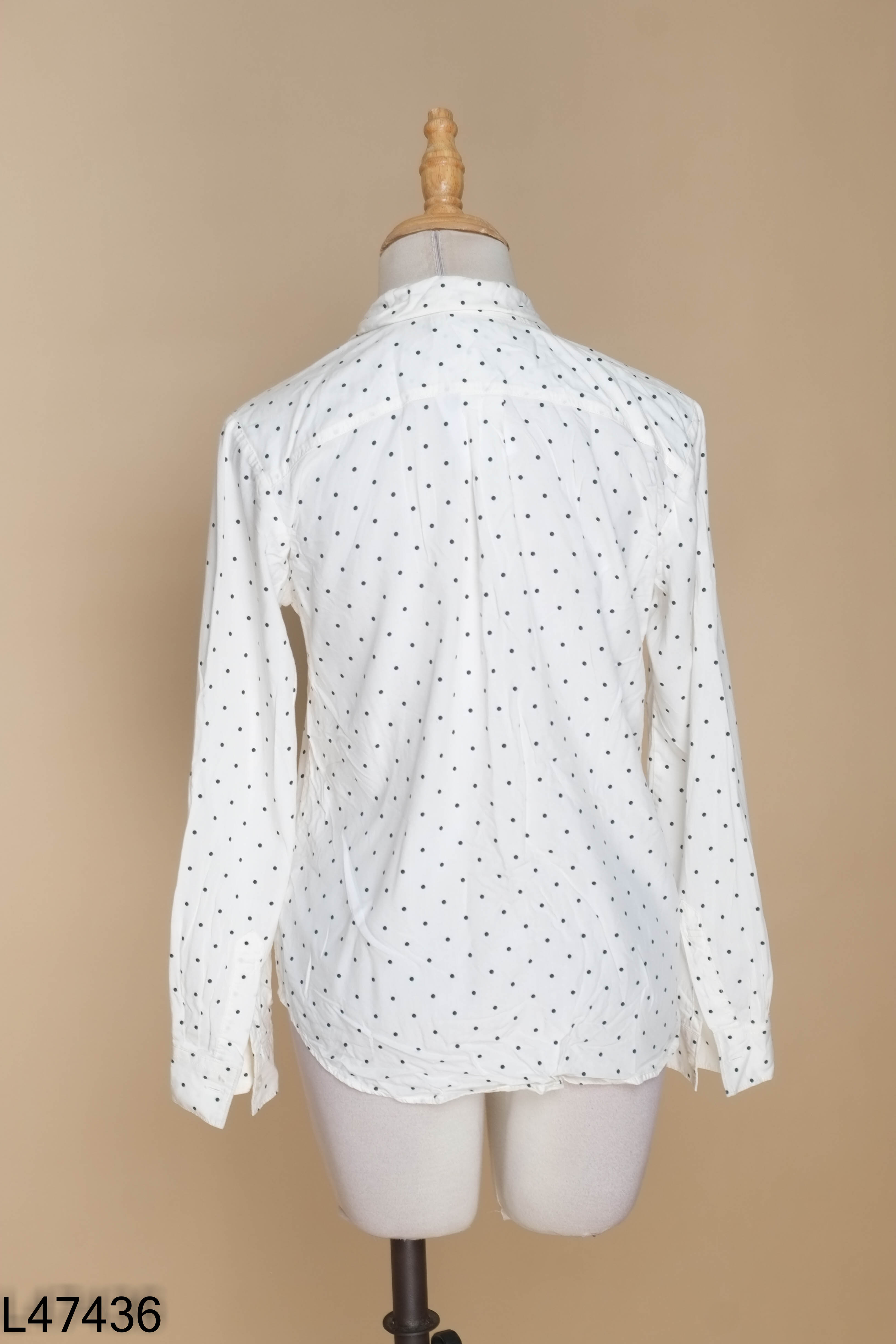 Áo be UNIQLO dài tay chấm bi