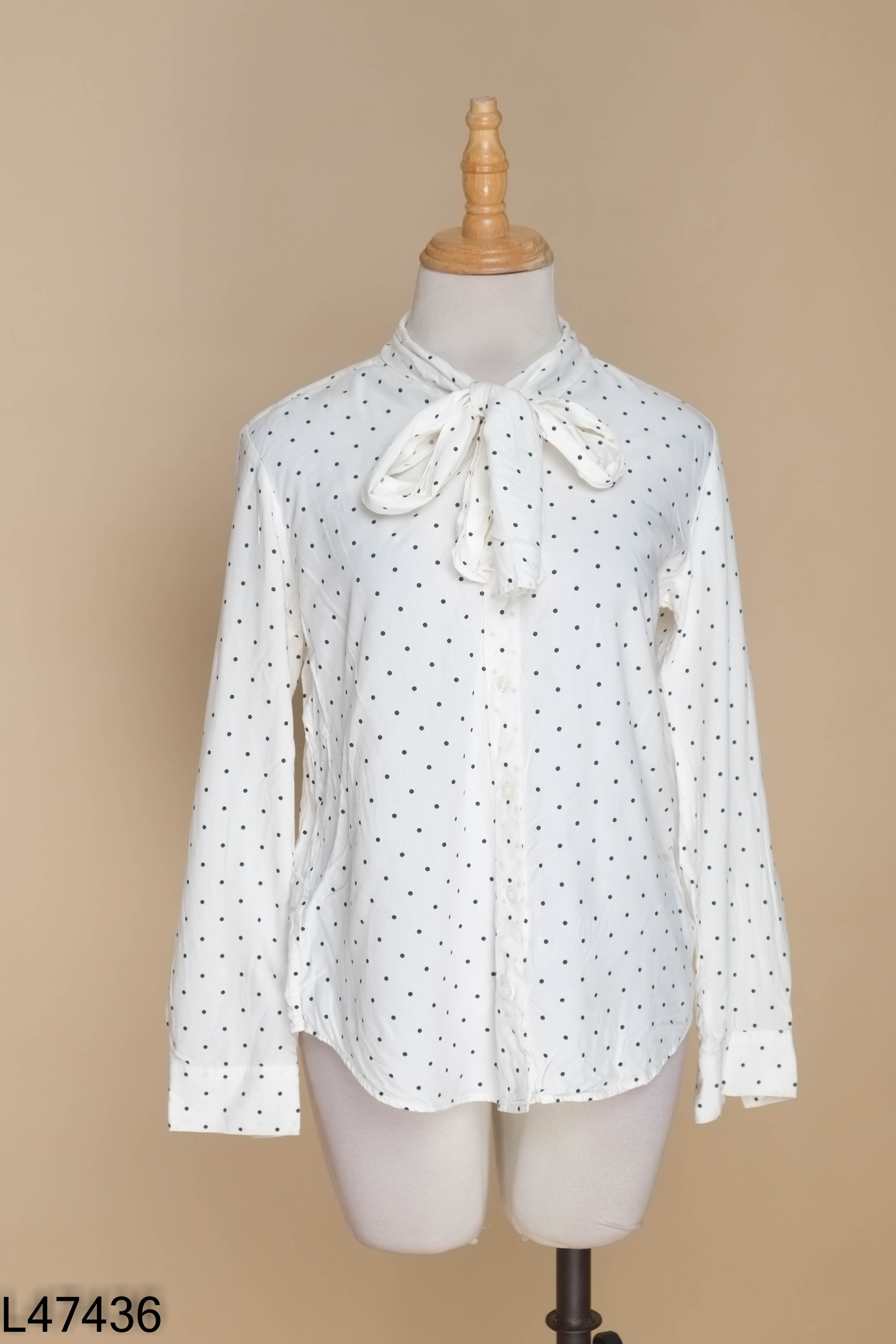 Áo be UNIQLO dài tay chấm bi
