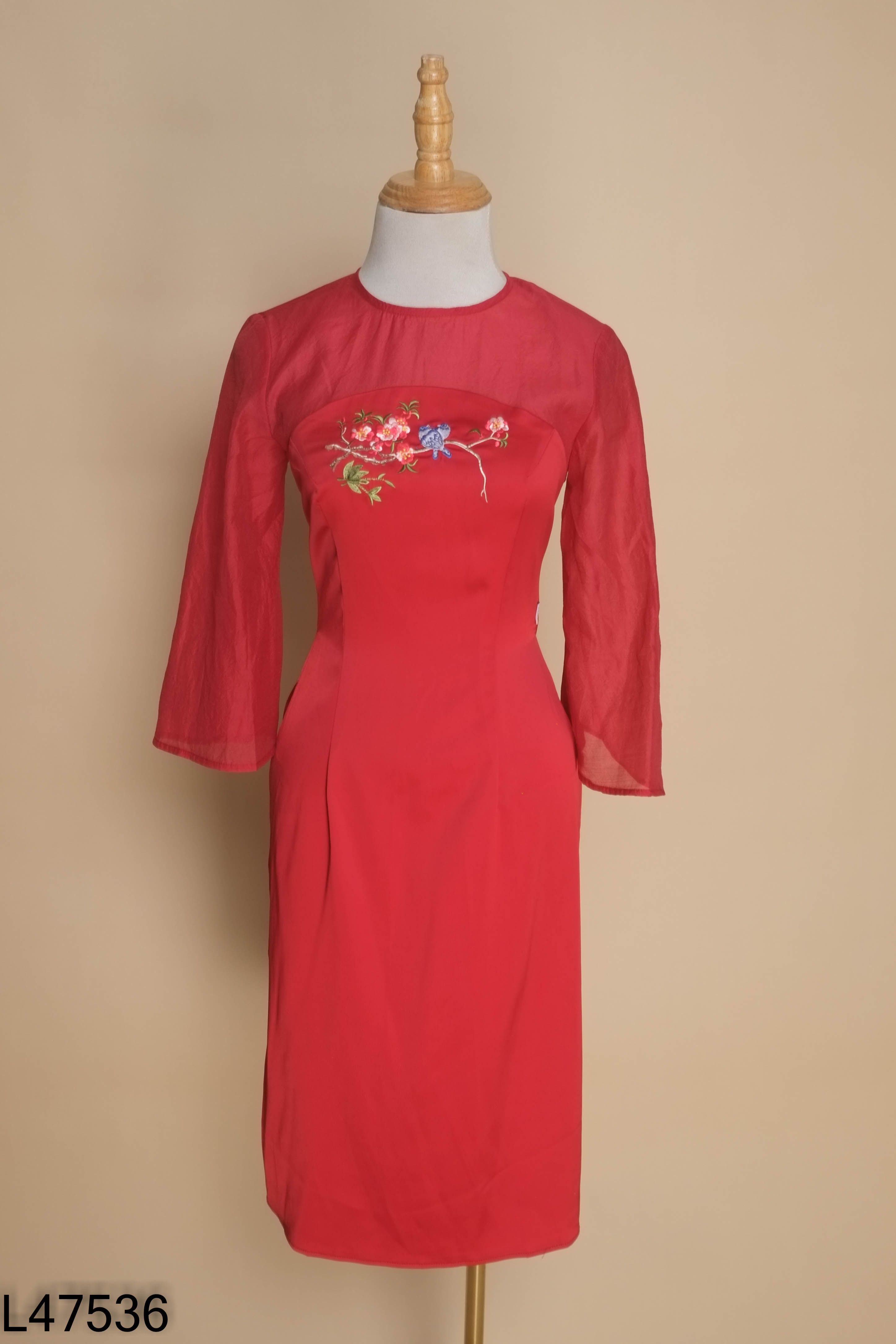 Áo dài đỏ DAISY thêu hoa (không quần)