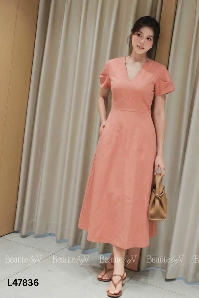 Váy hồng BEAUTE' trơn cổ tim