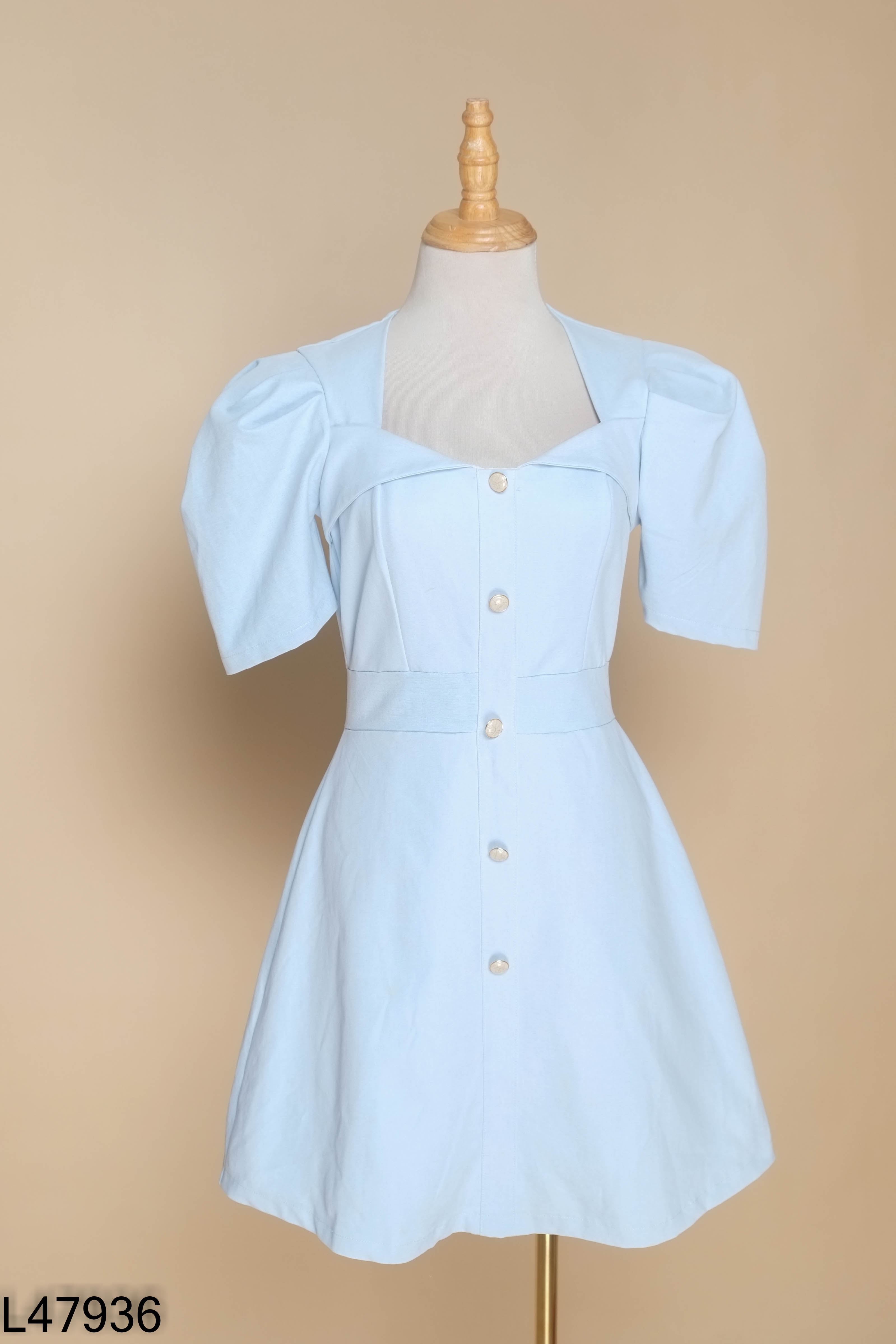 Váy xanh VOGUE cổ vuông cúc ngọc