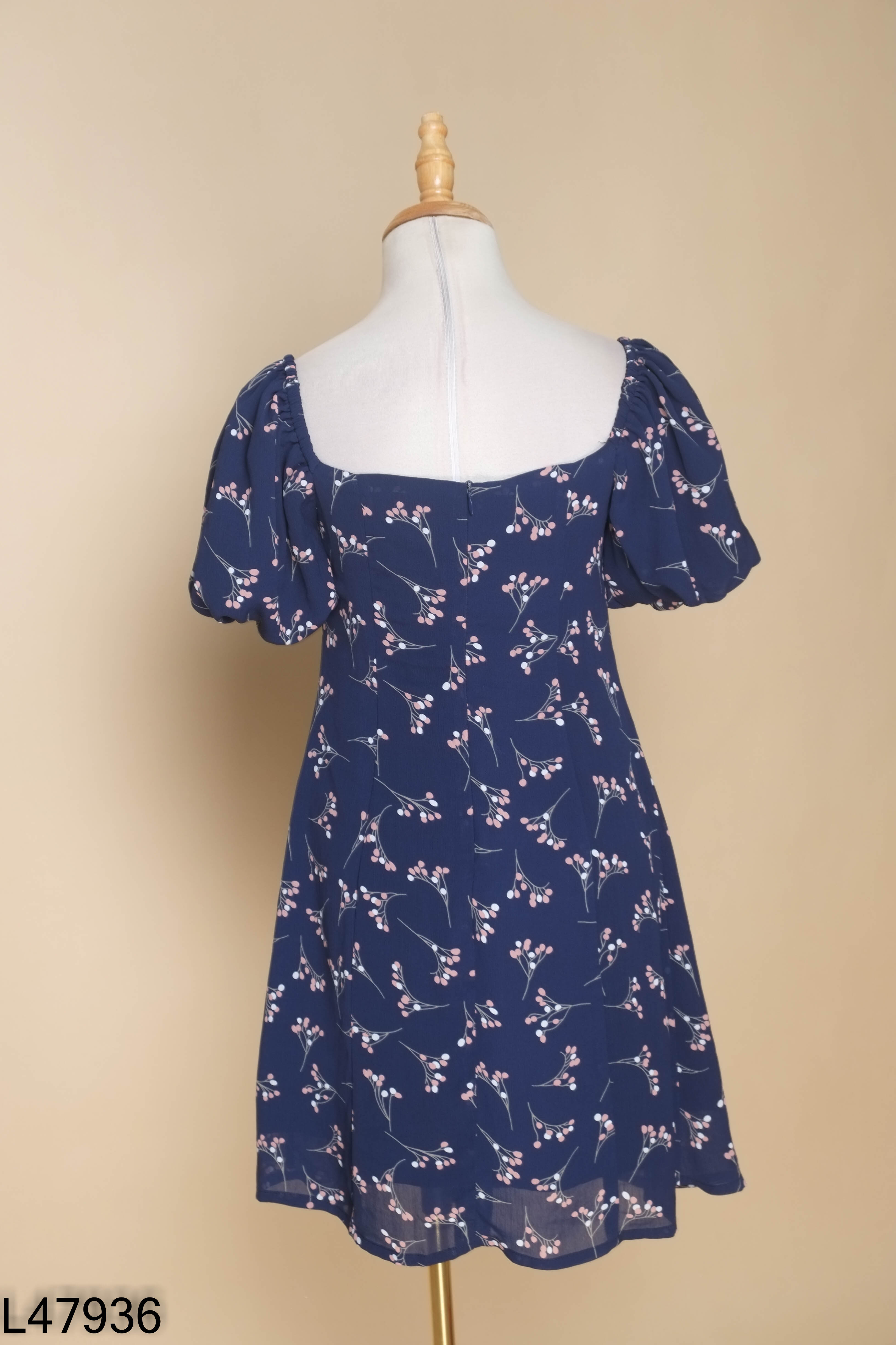 Váy xanh hoa 92WEAR tay bồng