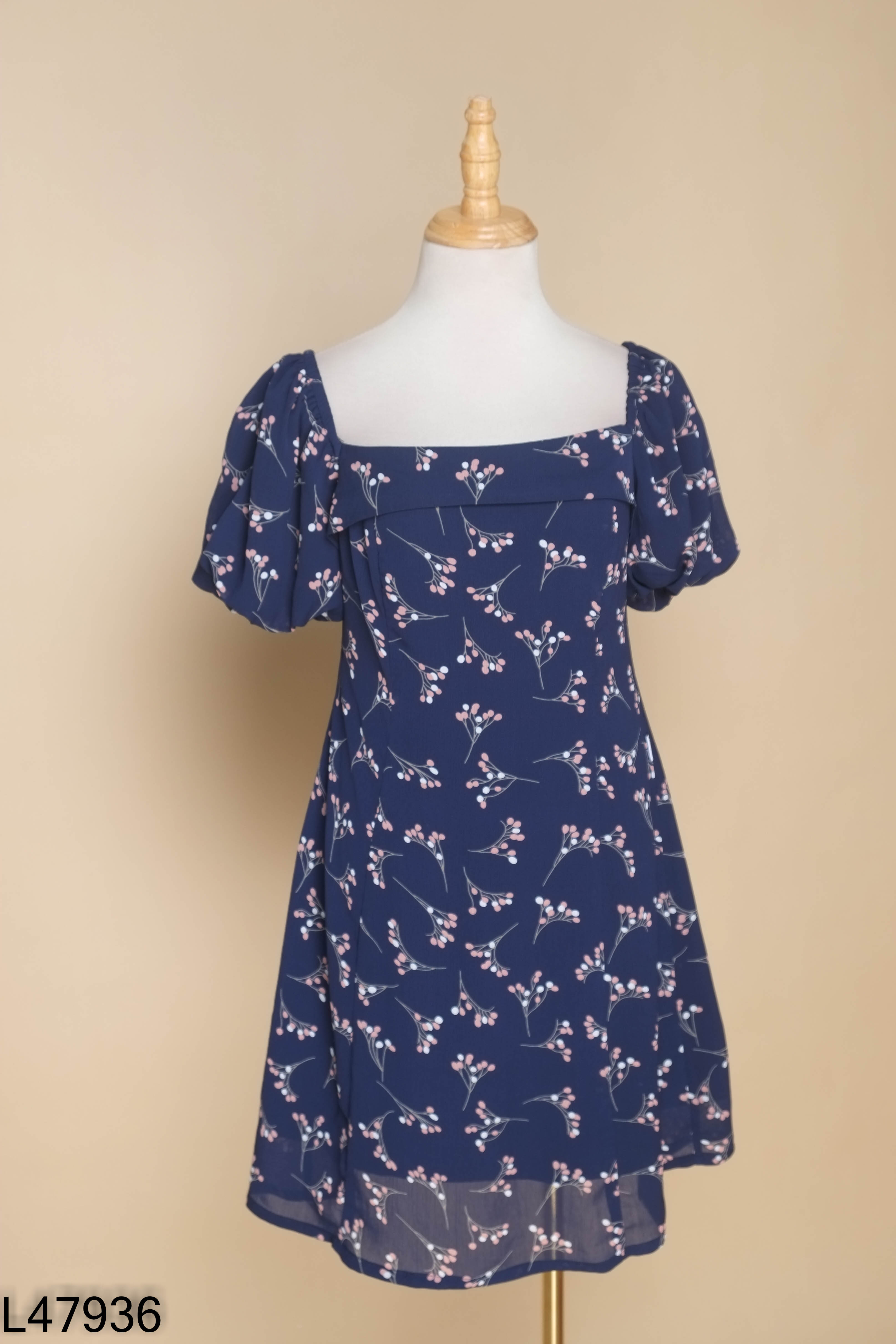 Váy xanh hoa 92WEAR tay bồng