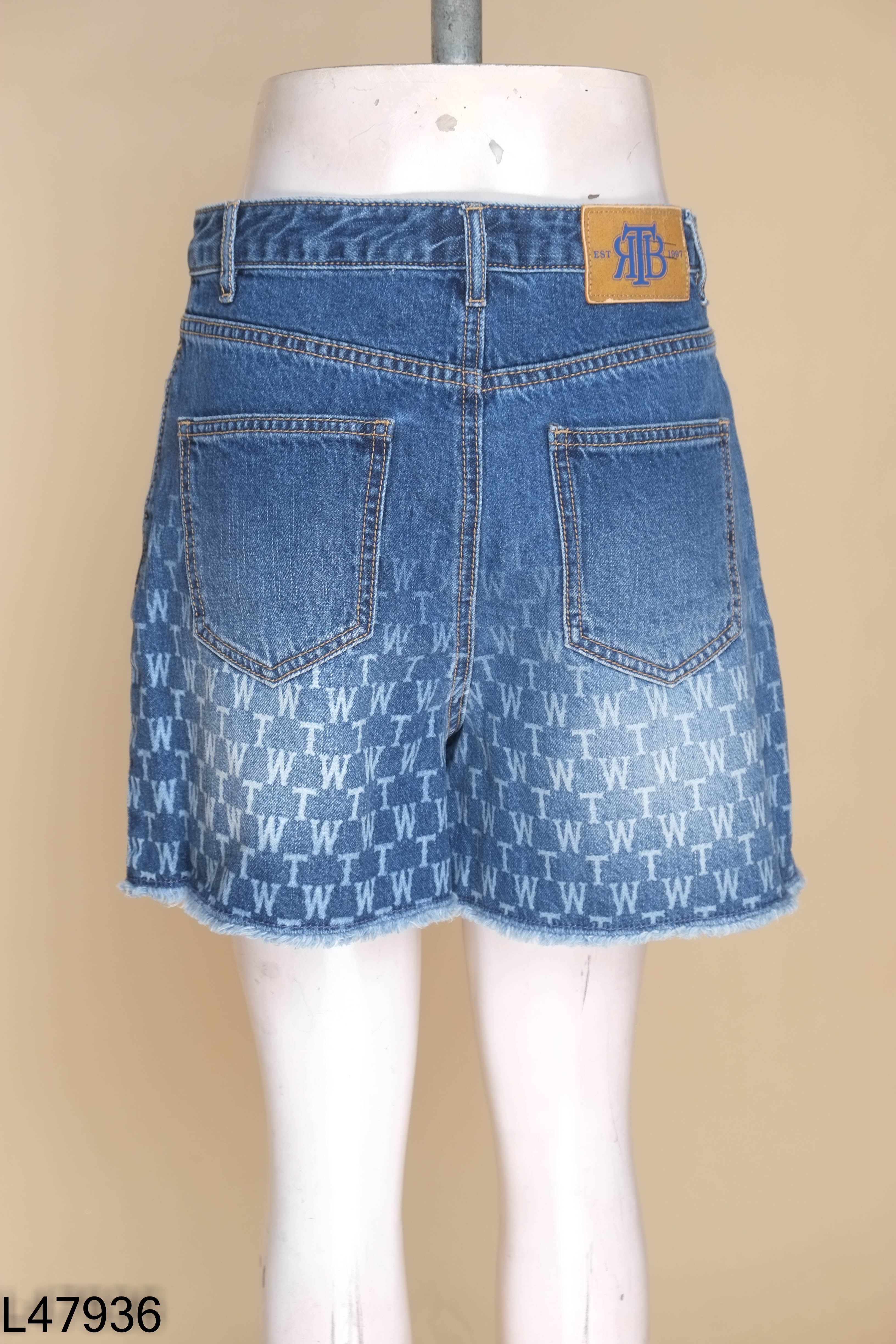 Quần shorts jeans xanh T.W.BEAR họa tiết