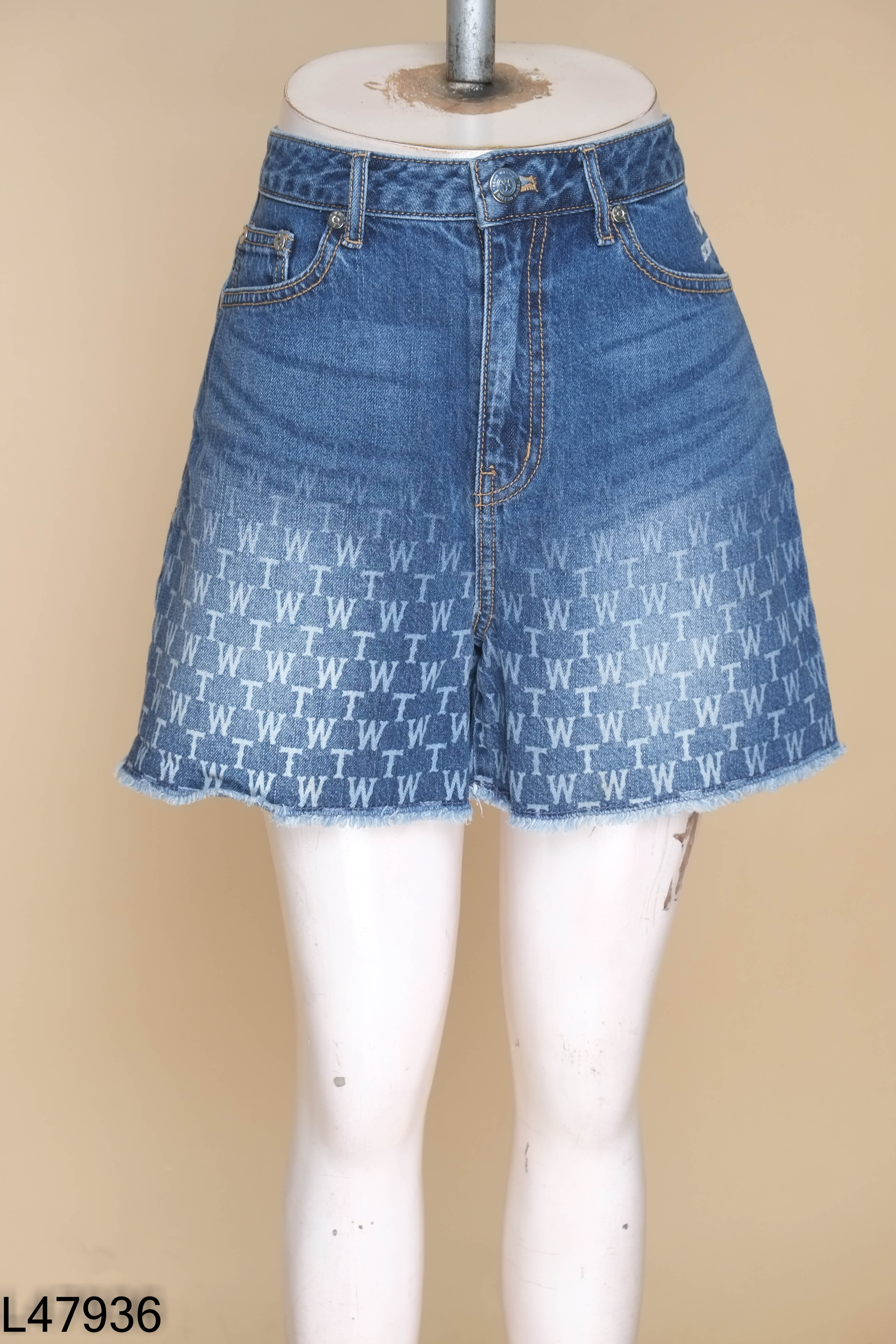Quần shorts jeans xanh T.W.BEAR họa tiết