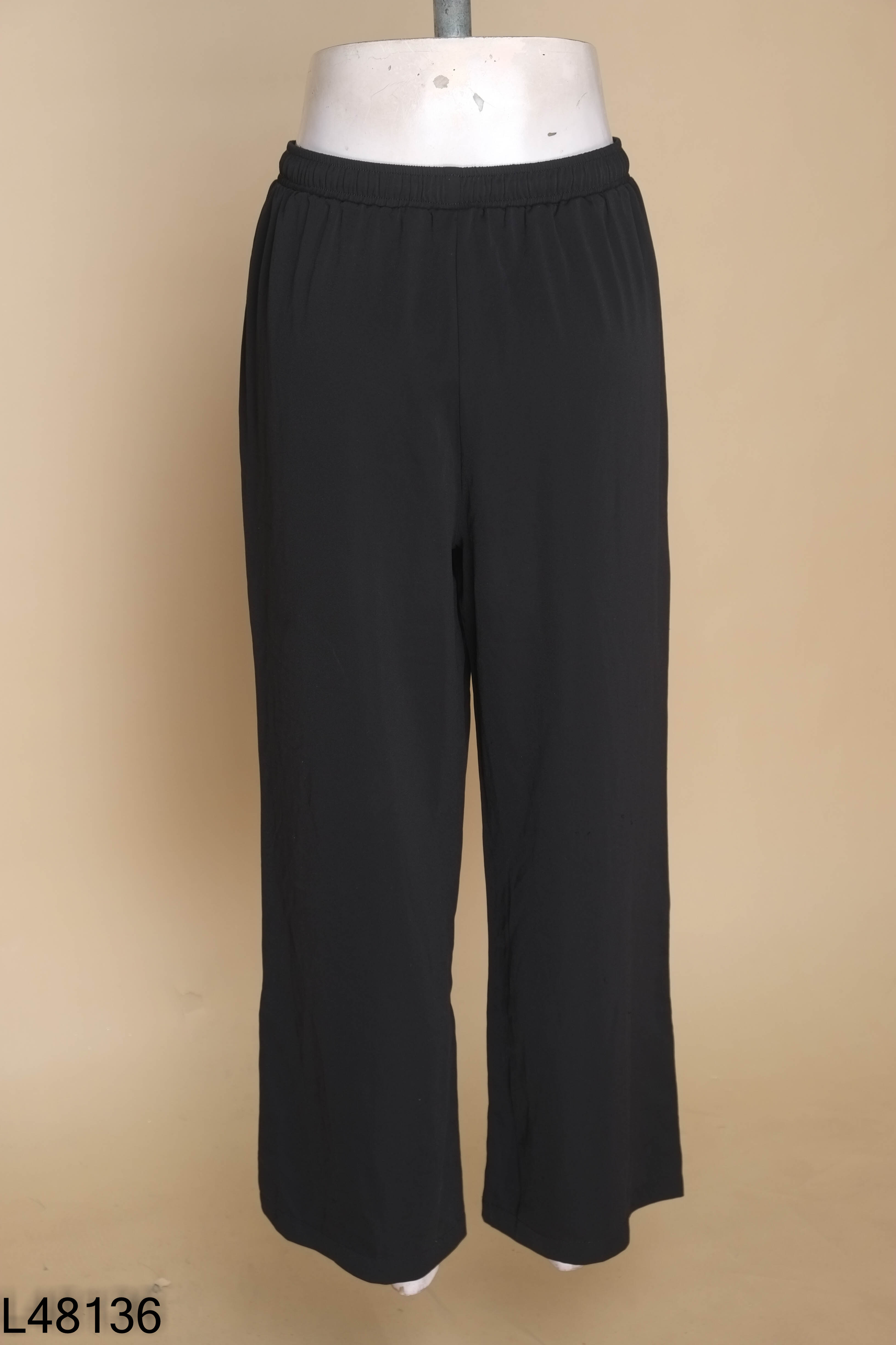 Quần shorts lửng đen IFU cạp chun