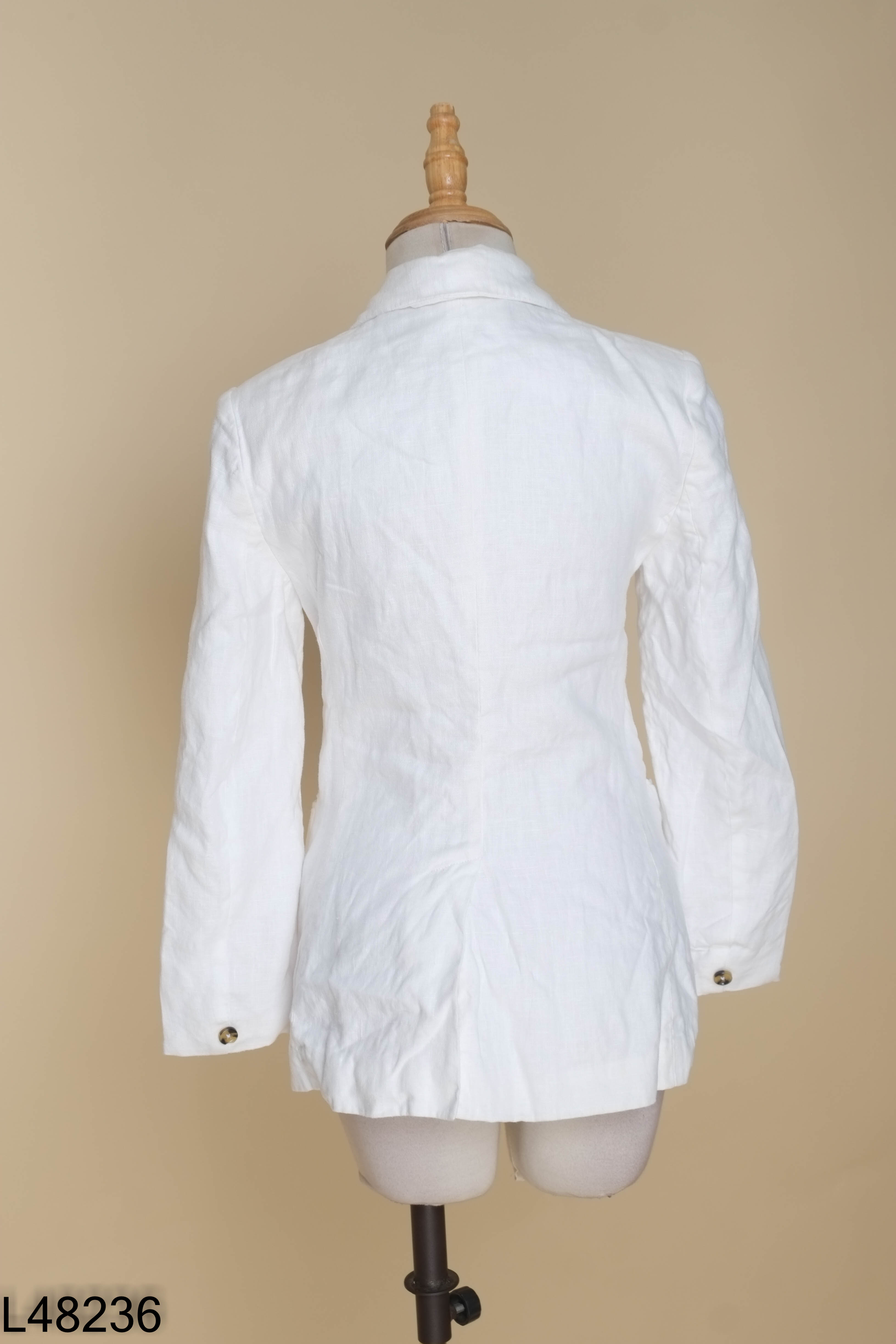 Áo blazer trắng MNG linen