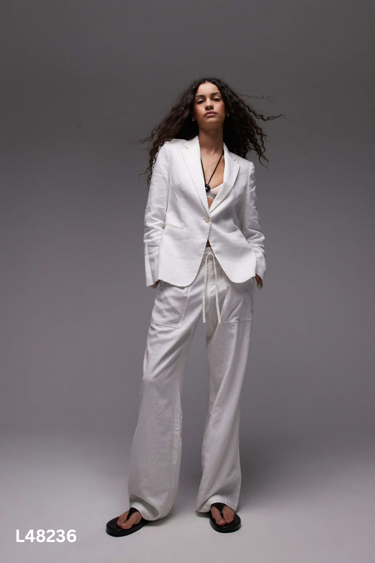 Áo blazer trắng MNG linen