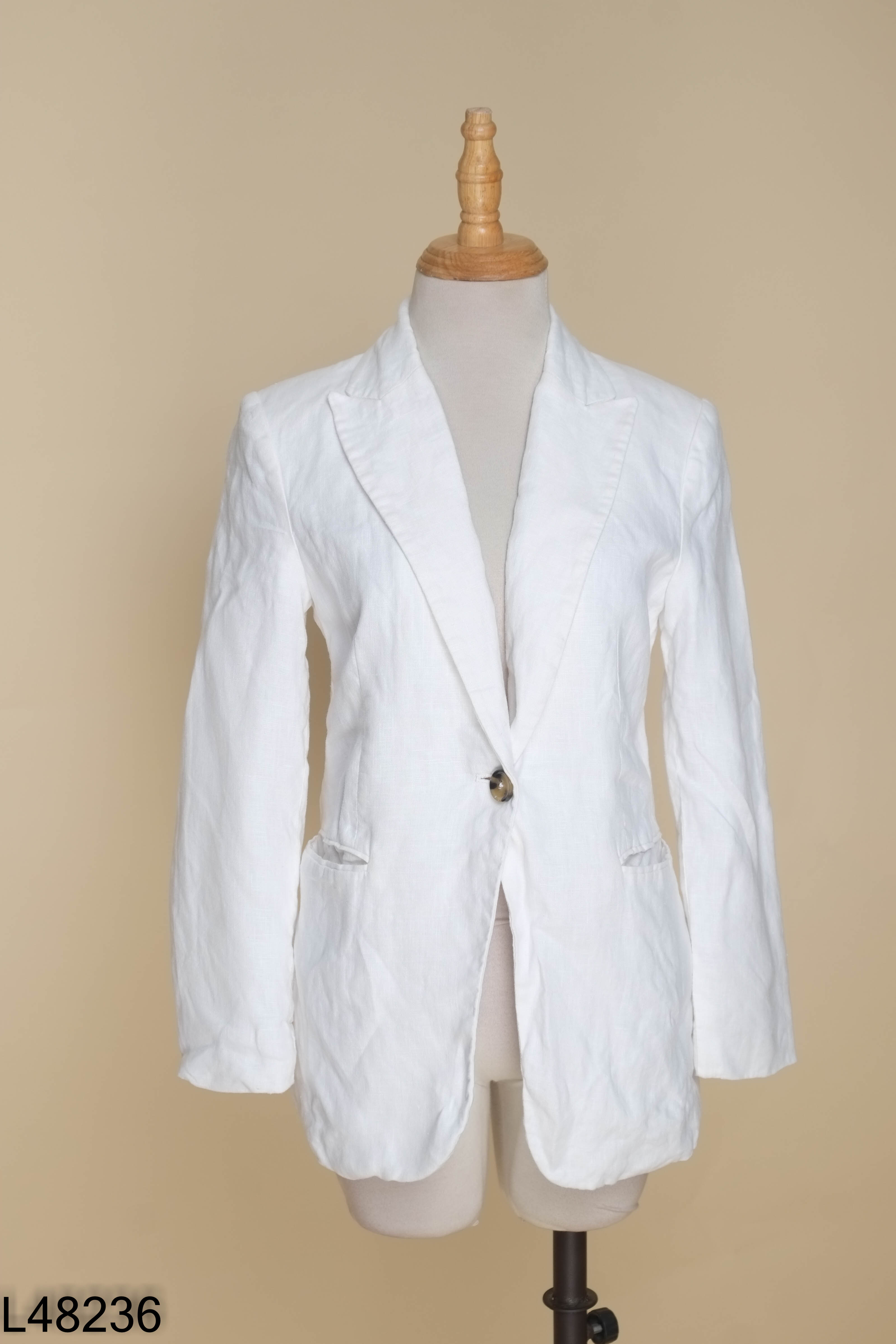 Áo blazer trắng MNG linen