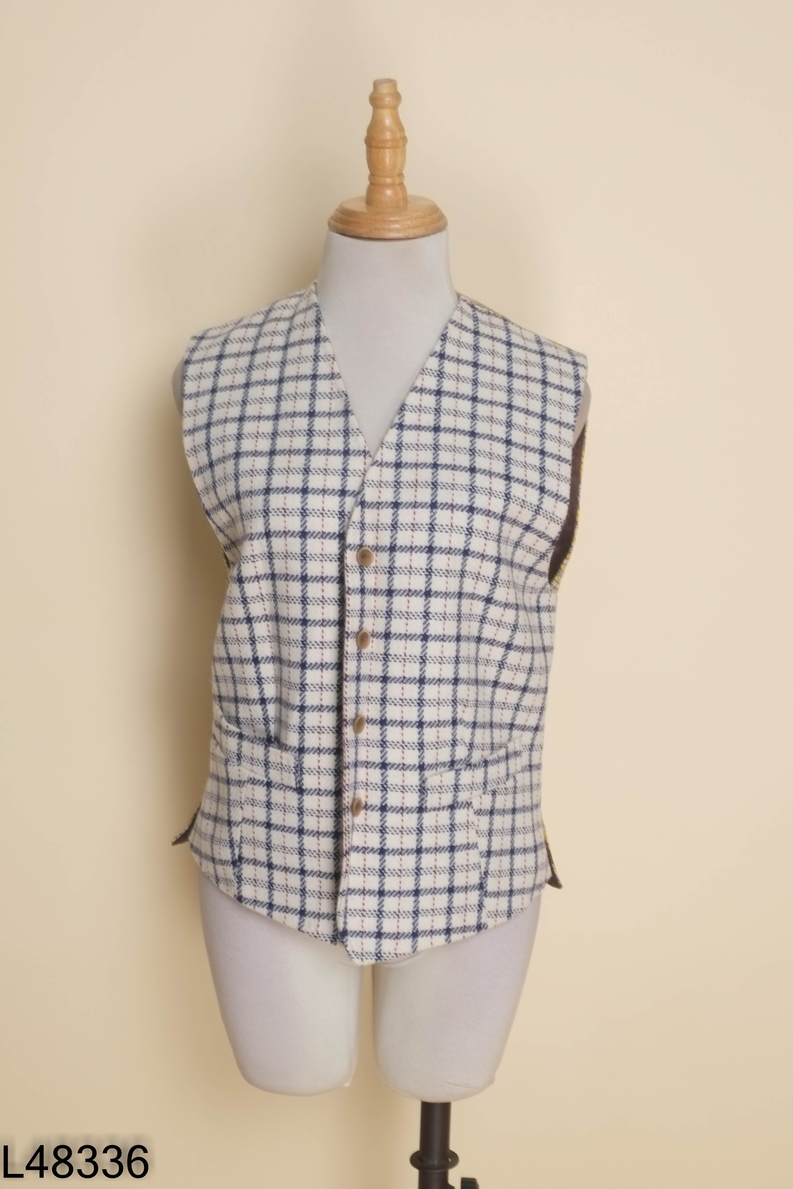 Áo vest UNIQLO be + vàng caro