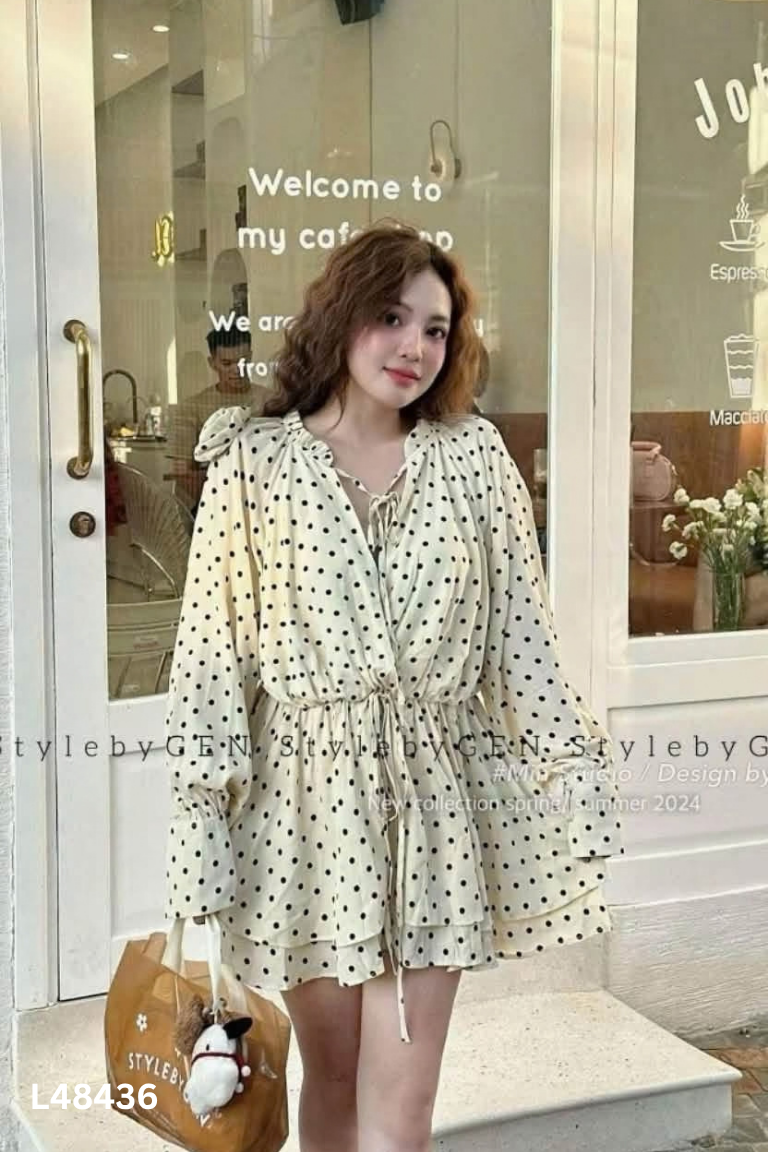 Váy kem chấm bi