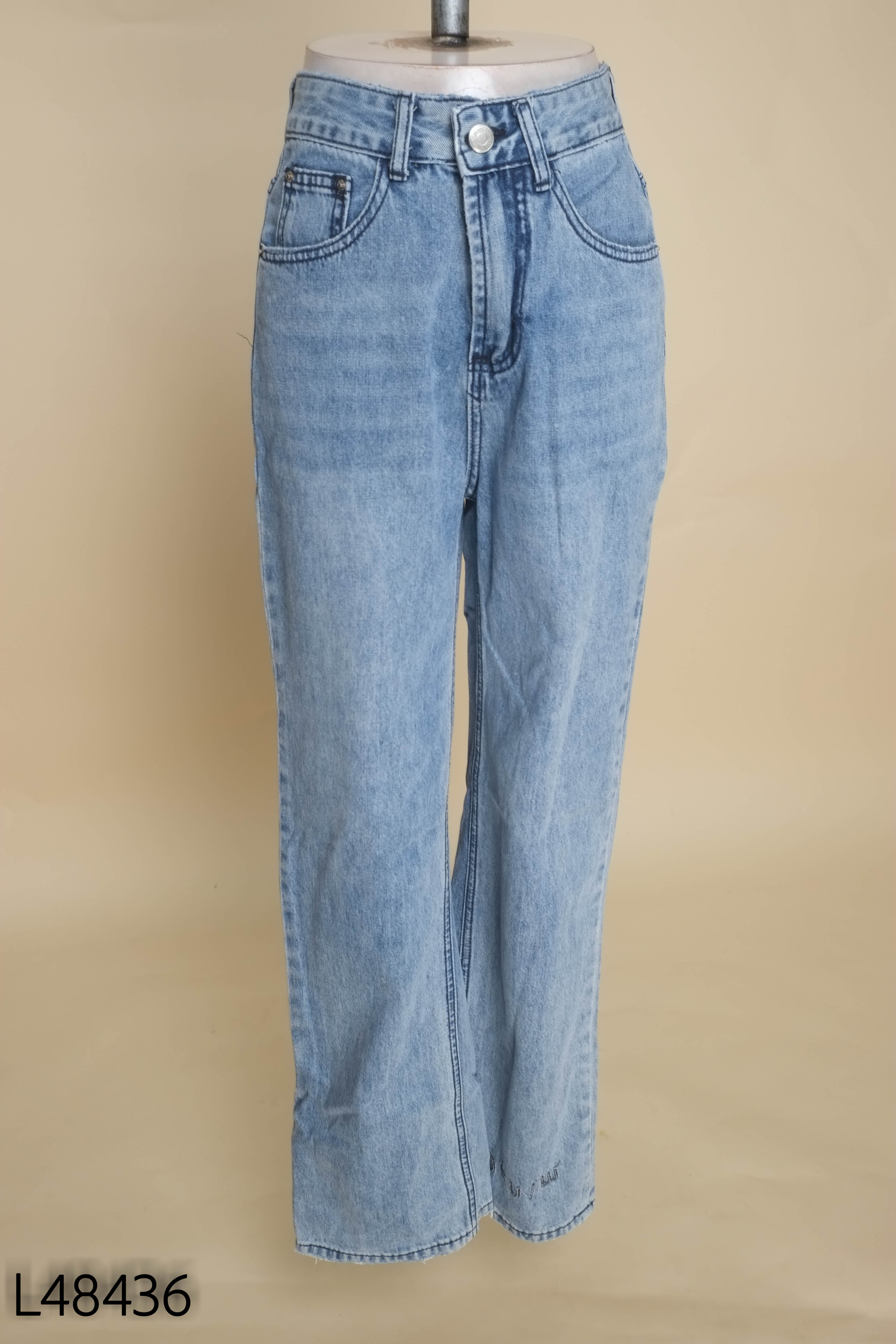 Quần jeans xanh suông