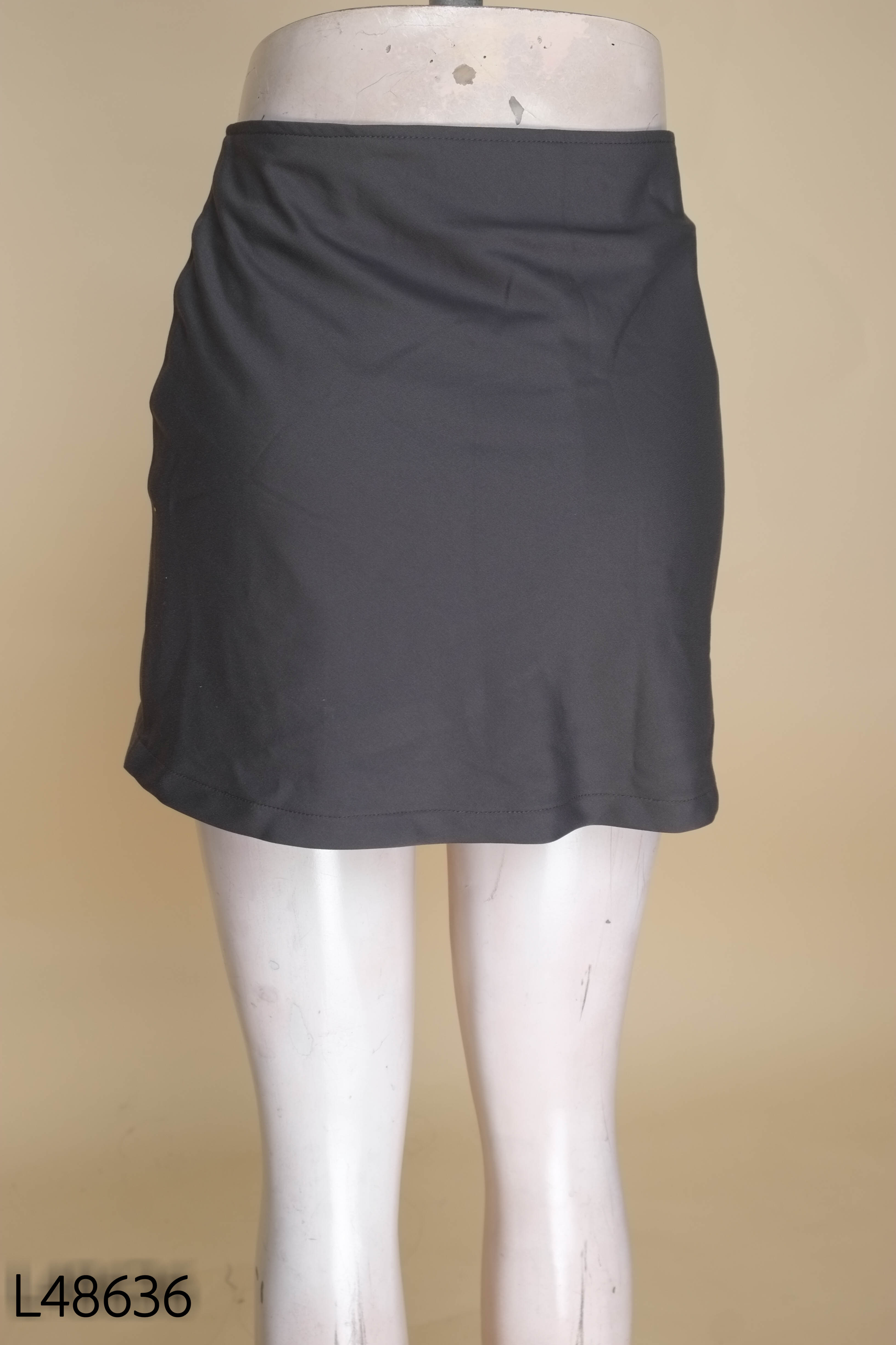 Chân váy ghi LA BOUTIQUE