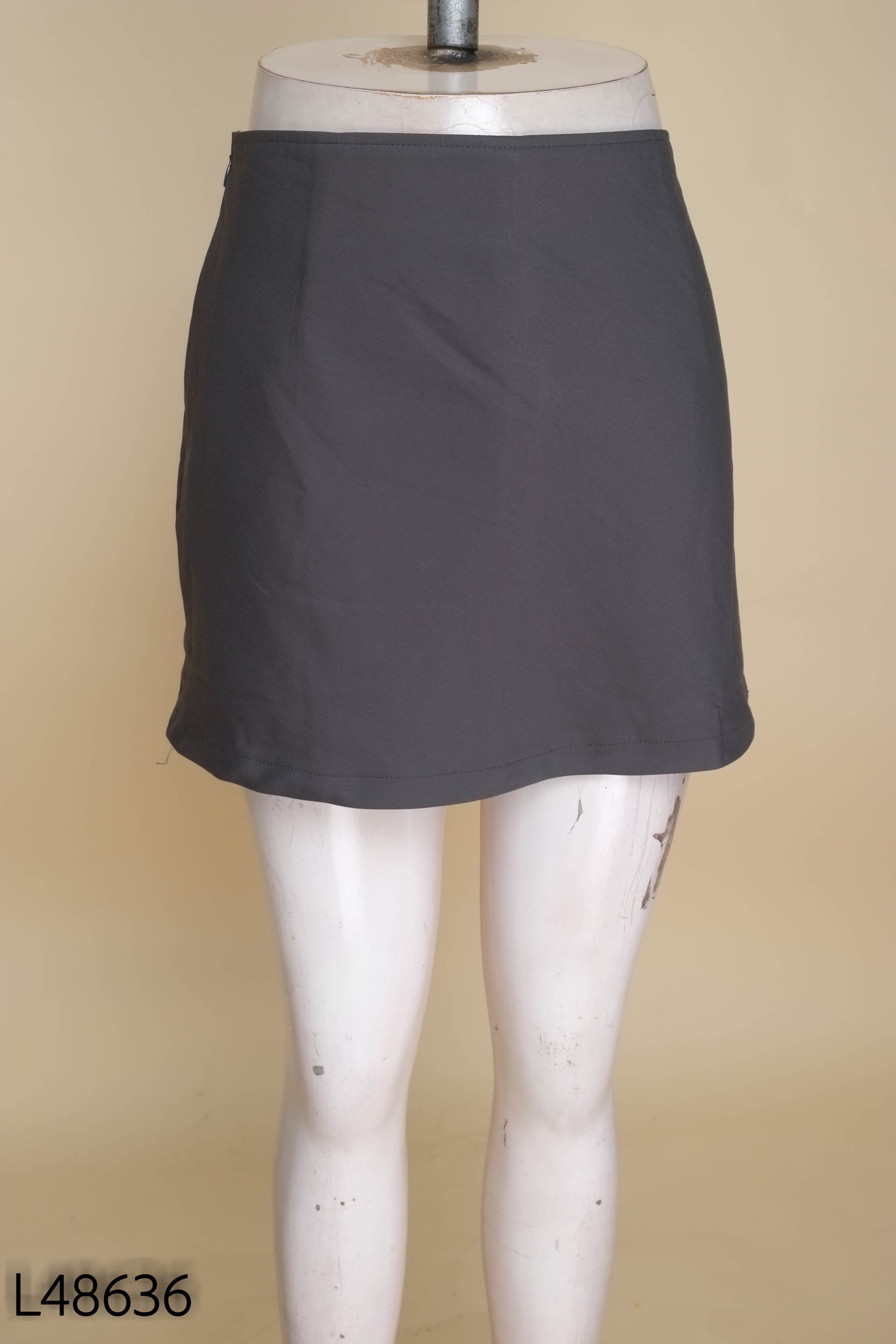 Chân váy ghi LA BOUTIQUE