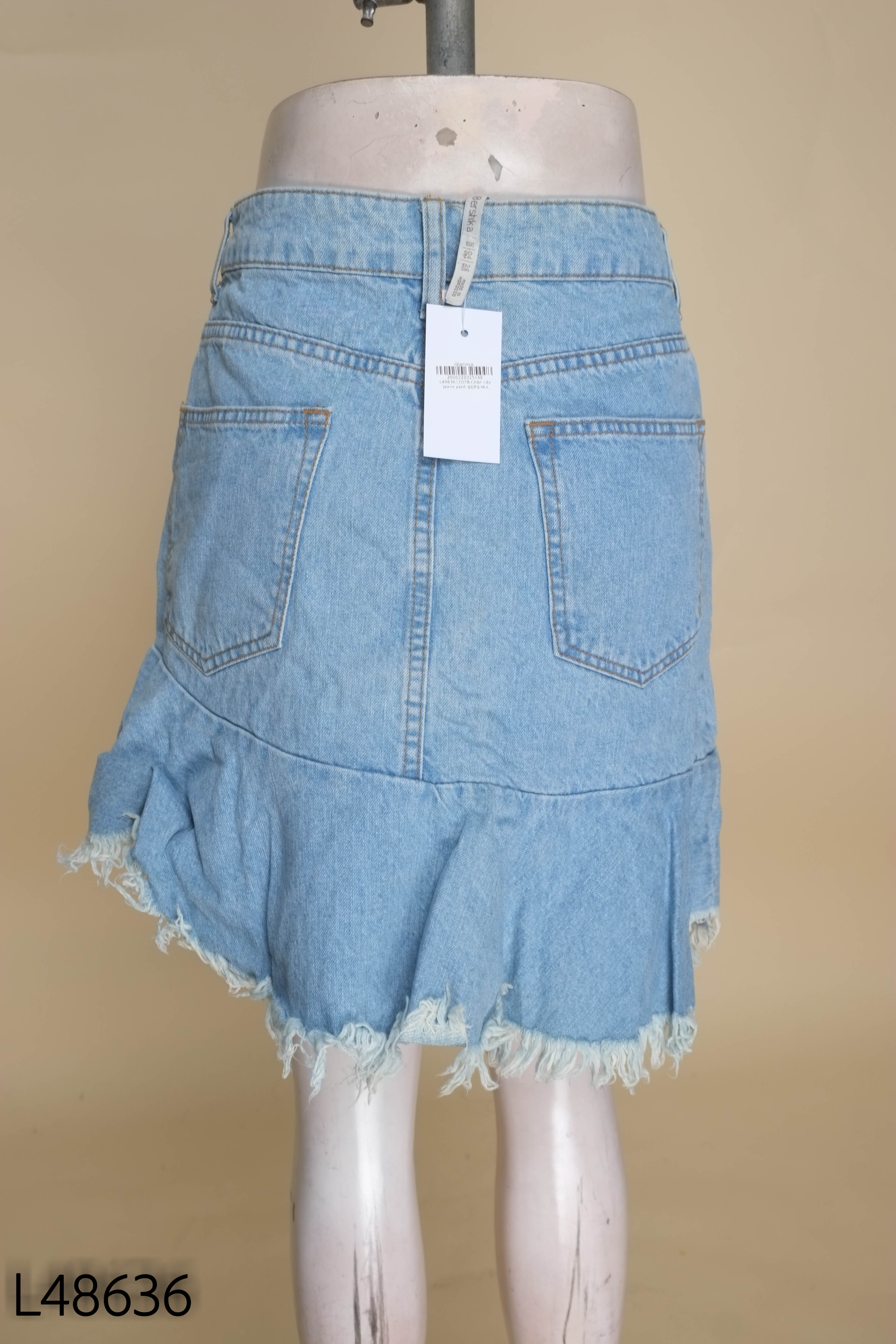 Chân váy jeans xanh BERSHKA viền tua rua