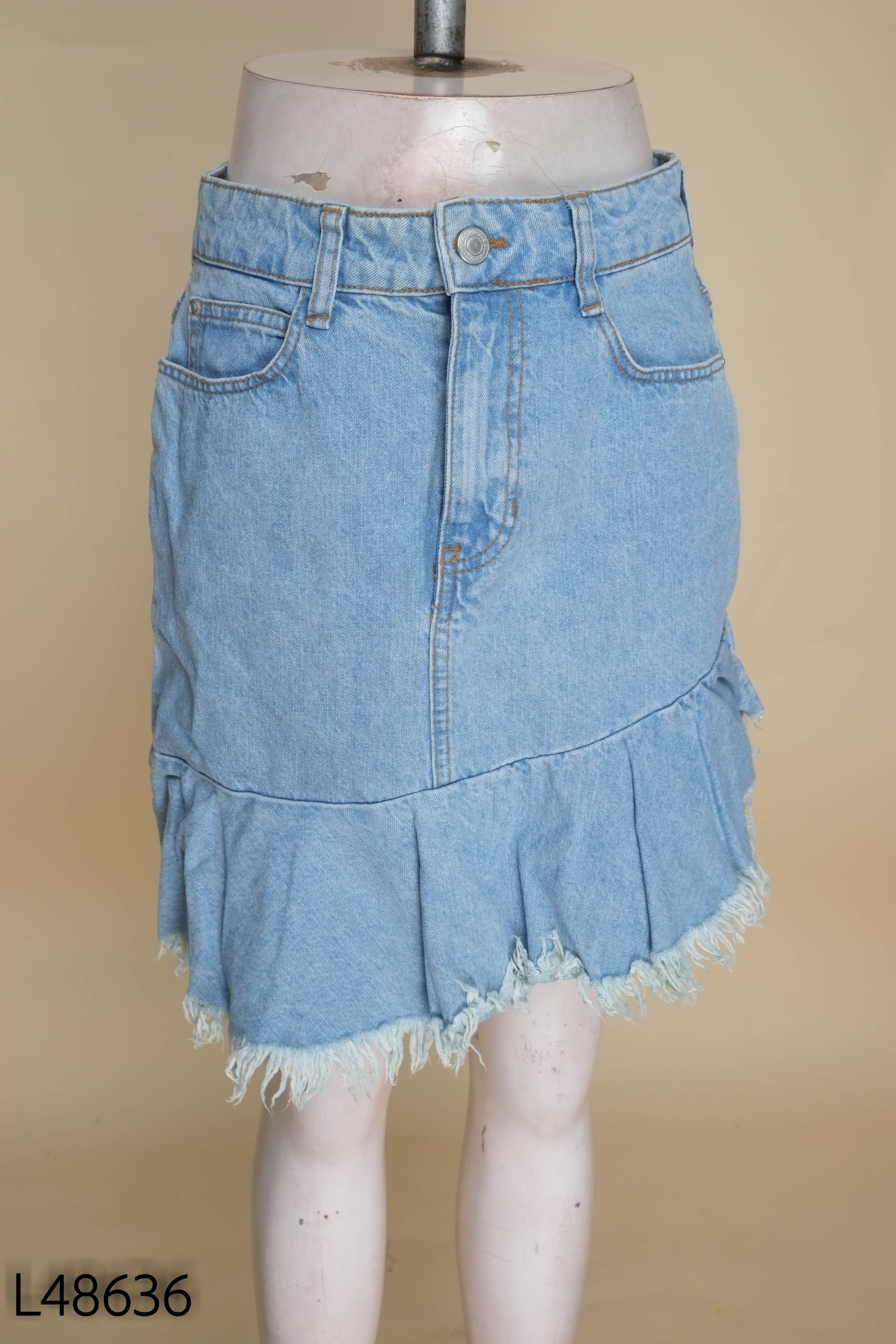 Chân váy jeans xanh BERSHKA viền tua rua