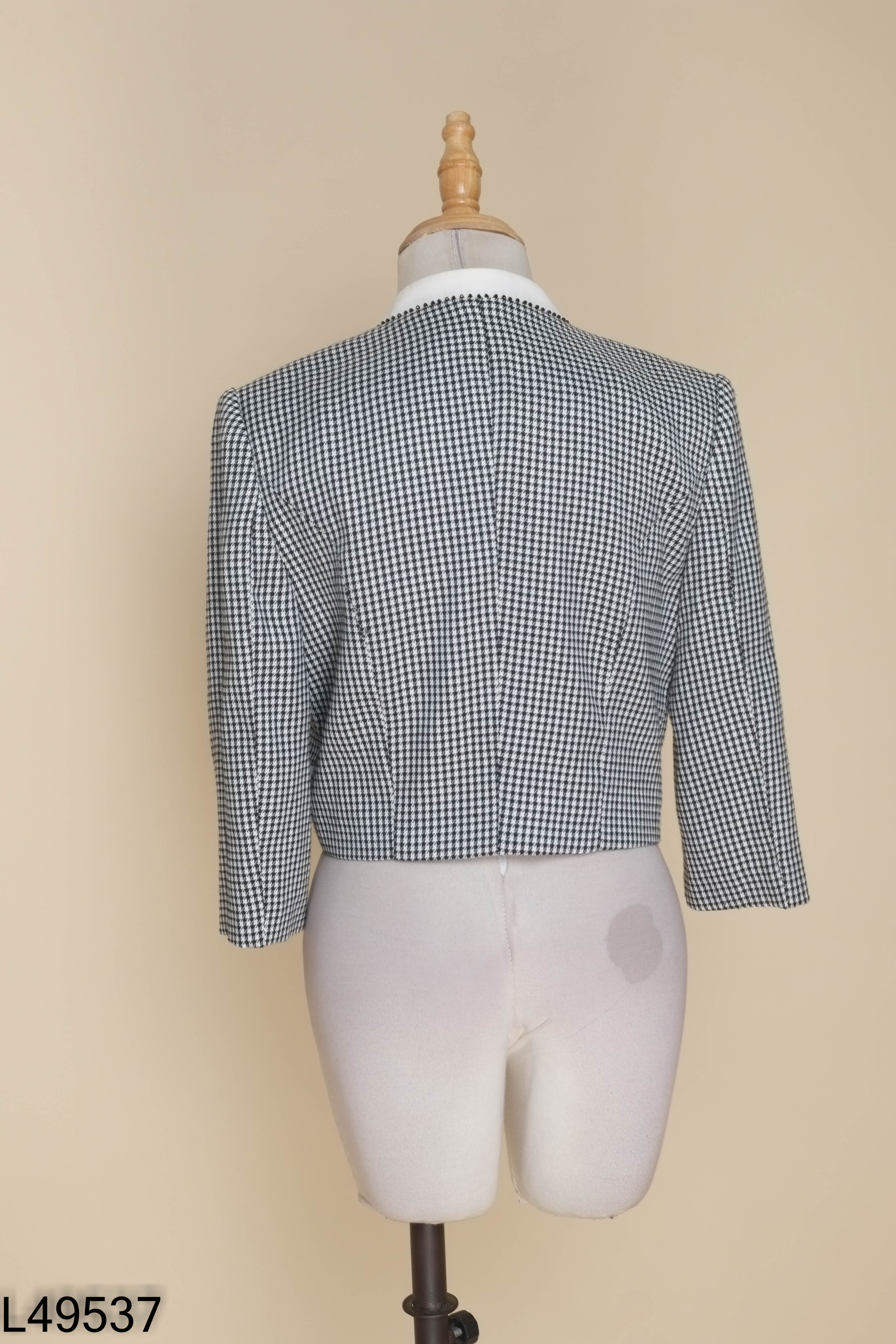 Áo blazer SOHEE trắng họa tiết đen