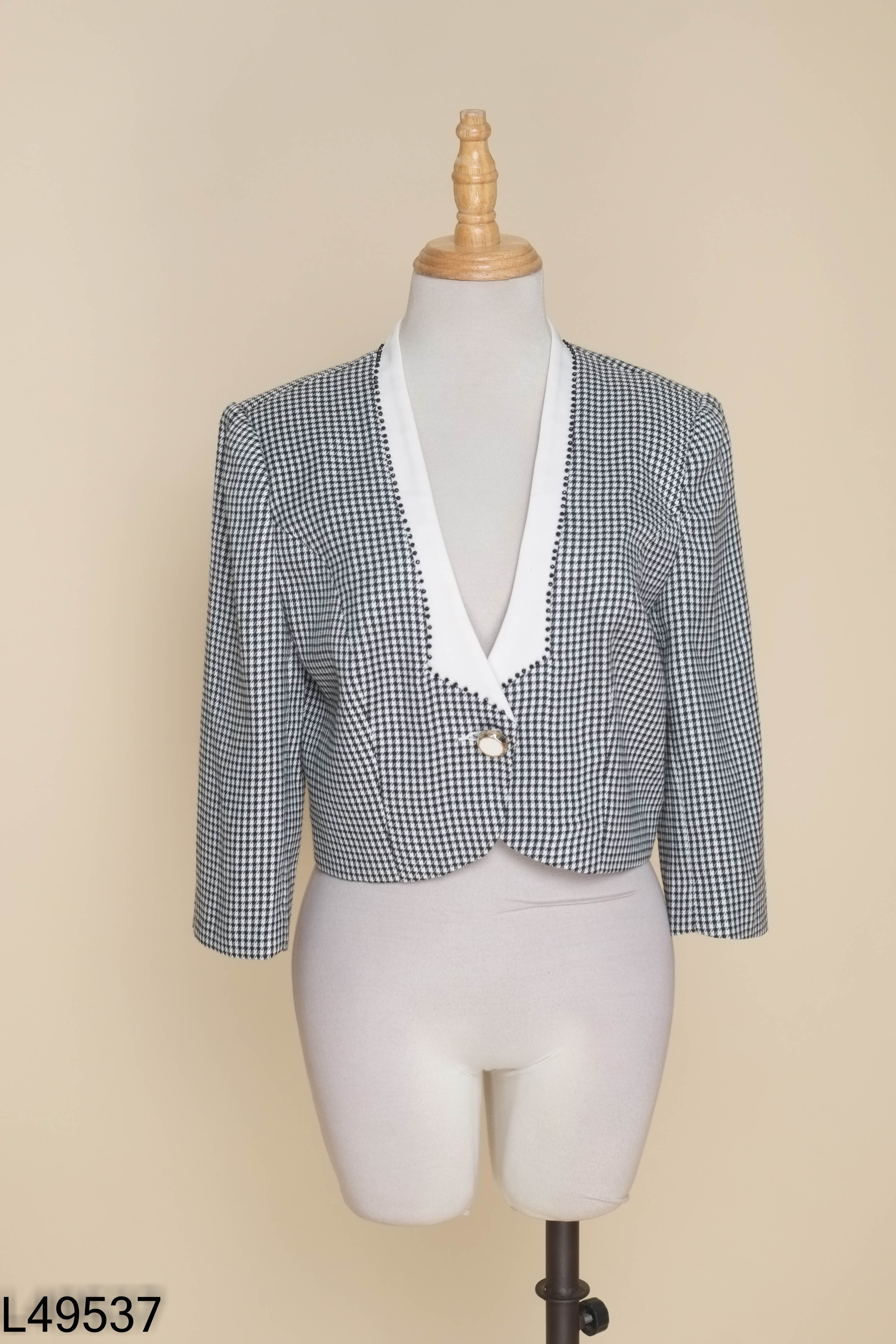 Áo blazer SOHEE trắng họa tiết đen