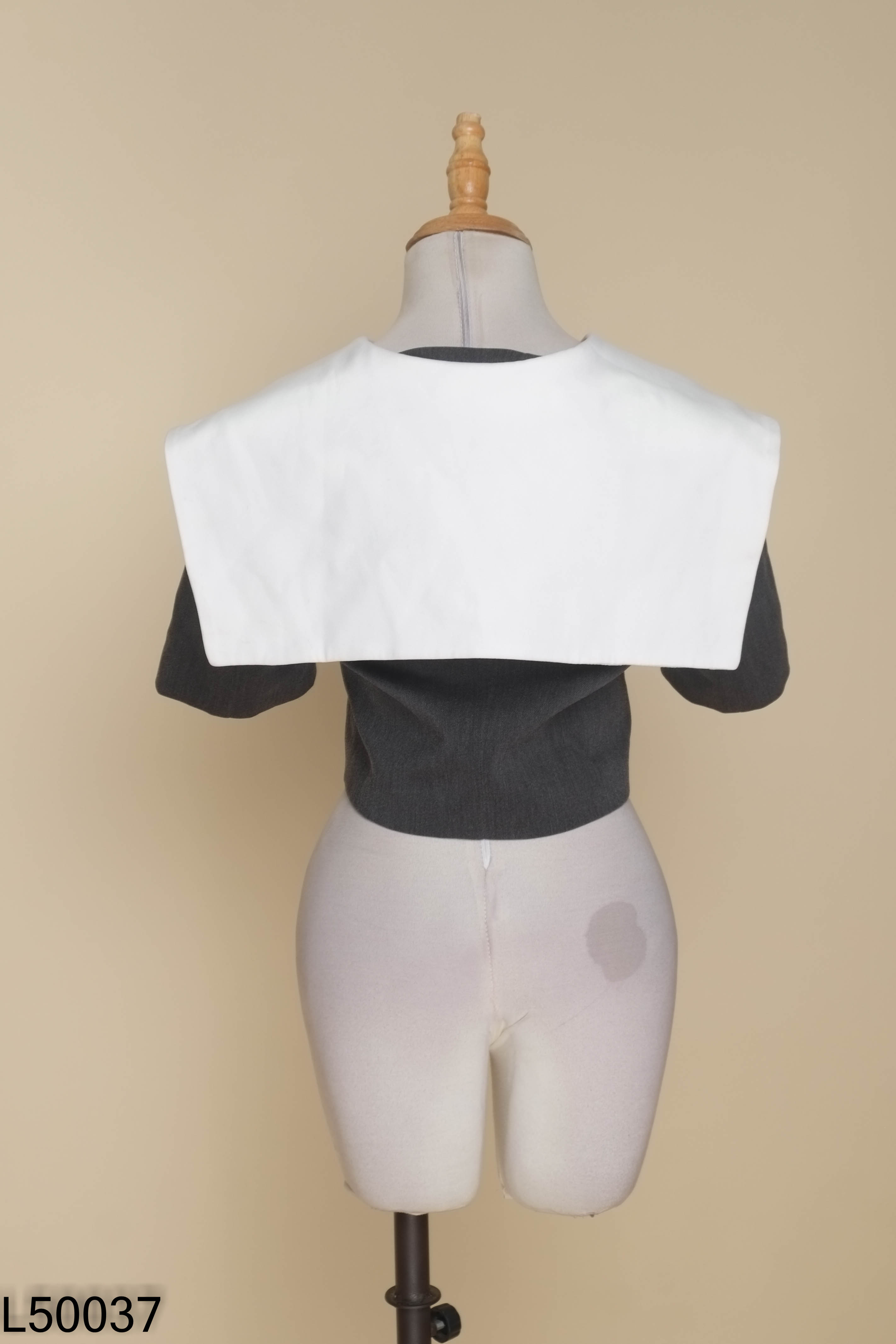 Áo kiểu vest xám chì phối cổ trắng