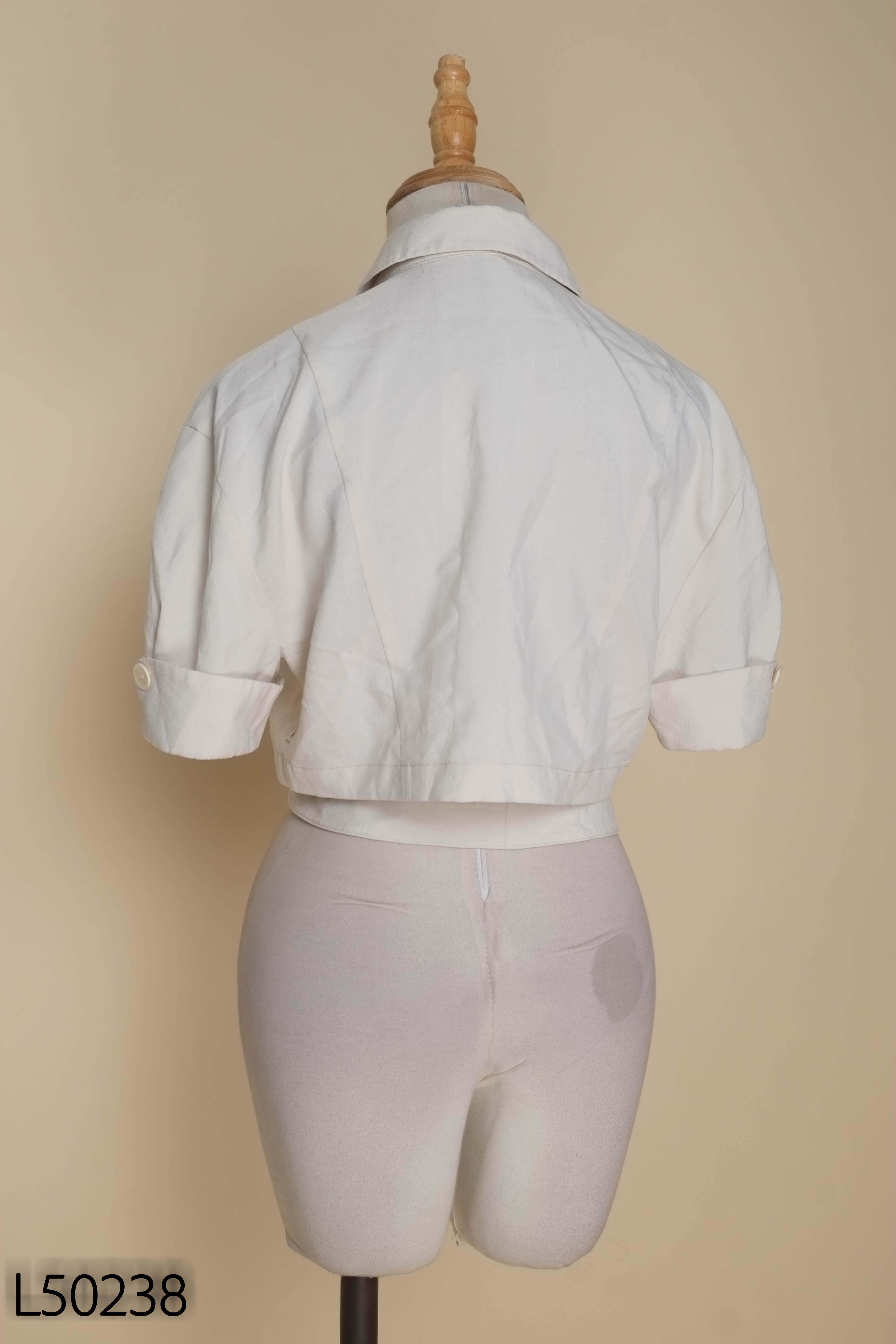Áo sơ mi croptop be D.CHIC