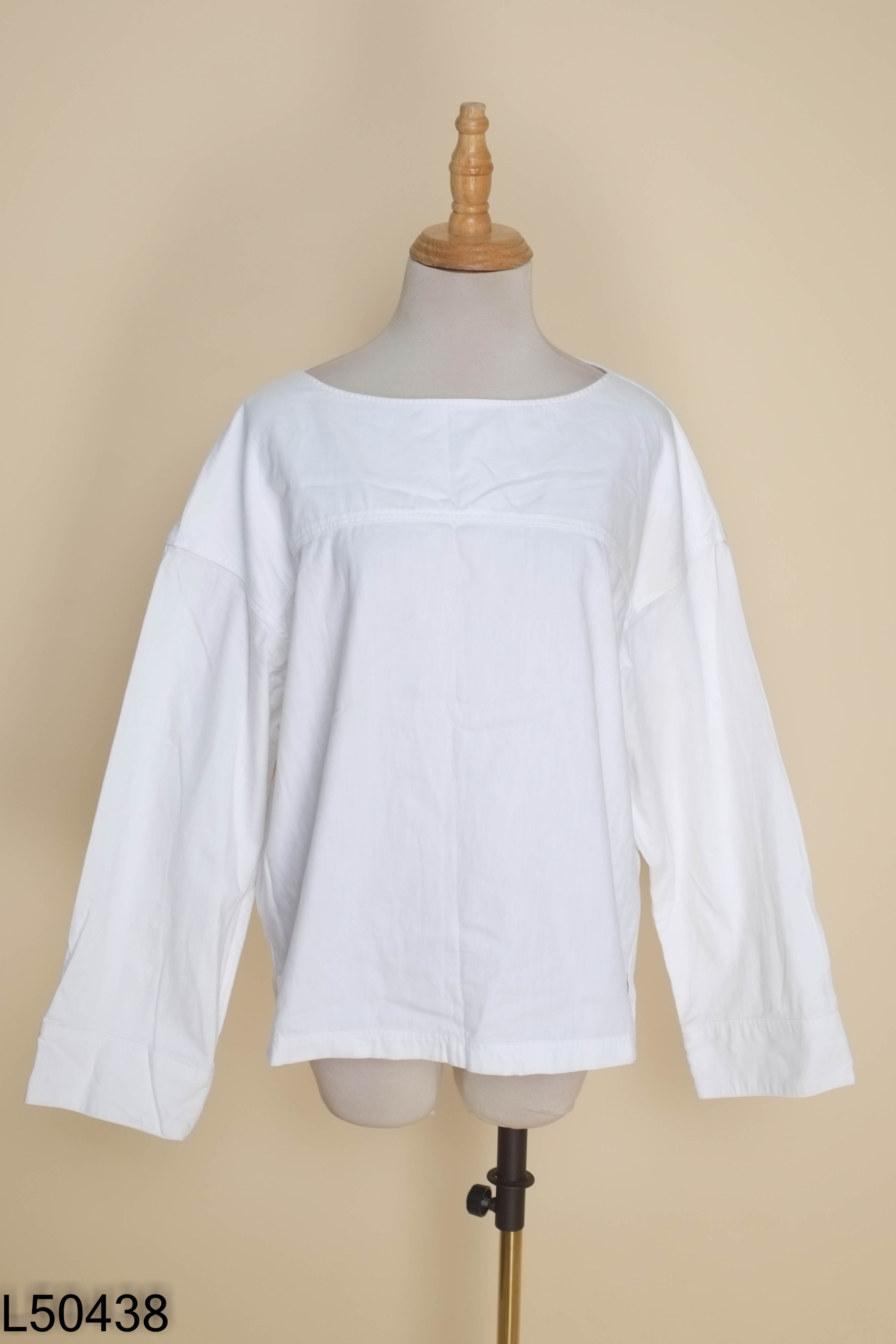 Áo trắng UNIQLO trơn cổ tròn