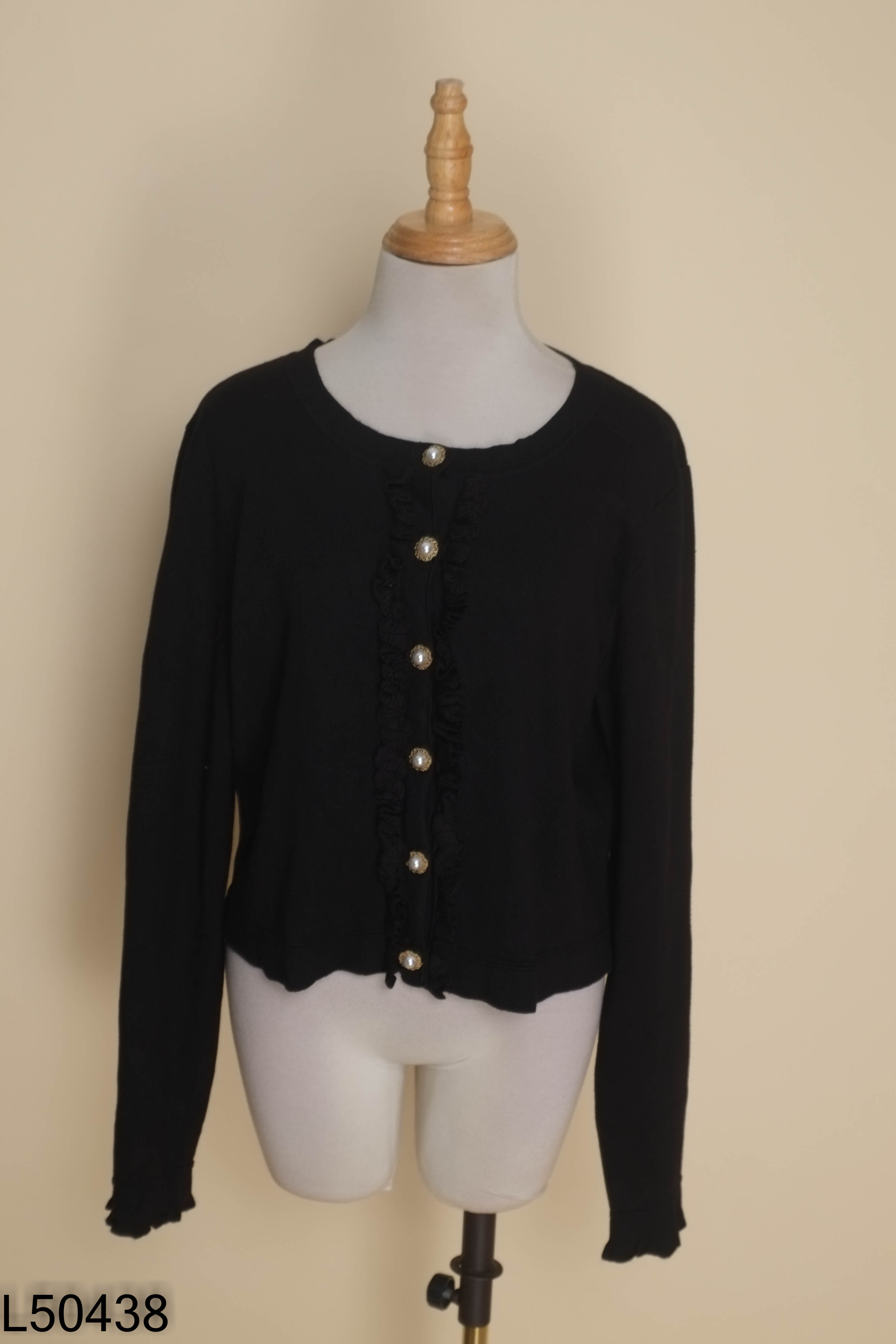 Áo cardigan đen TAYLOR cúc ngọc