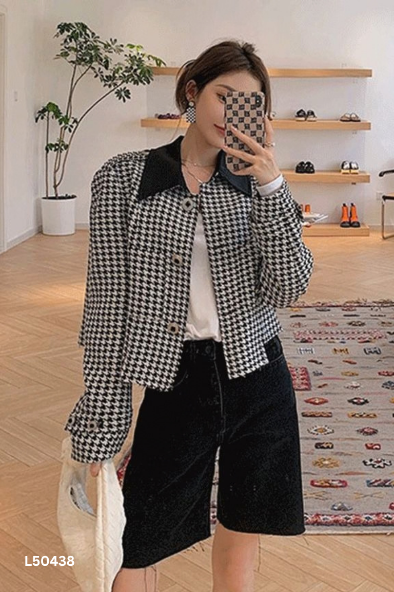 Áo đen mix trắng IT'S PAN form ngắn