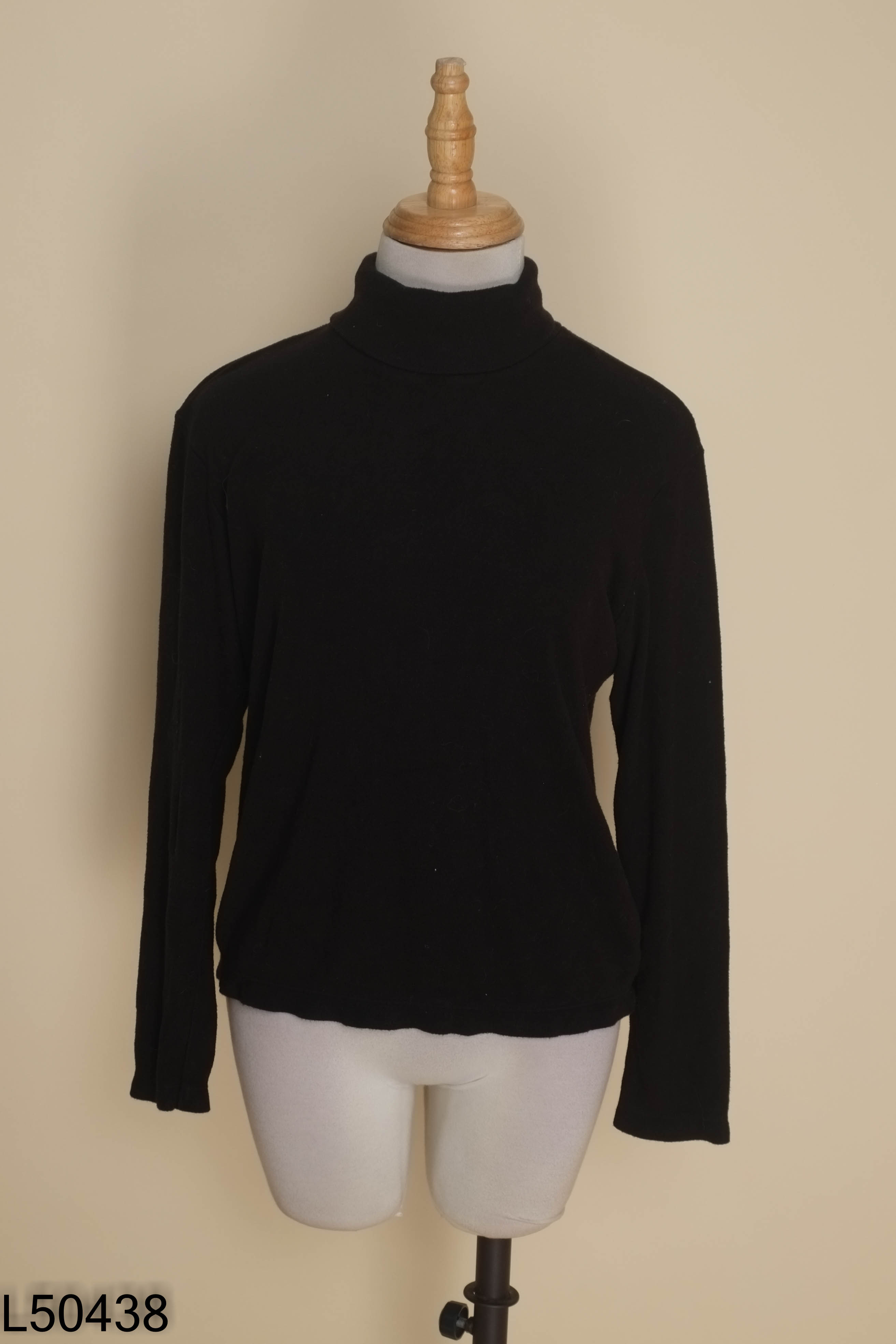 Áo đen UNIQLO trơn cổ lọ