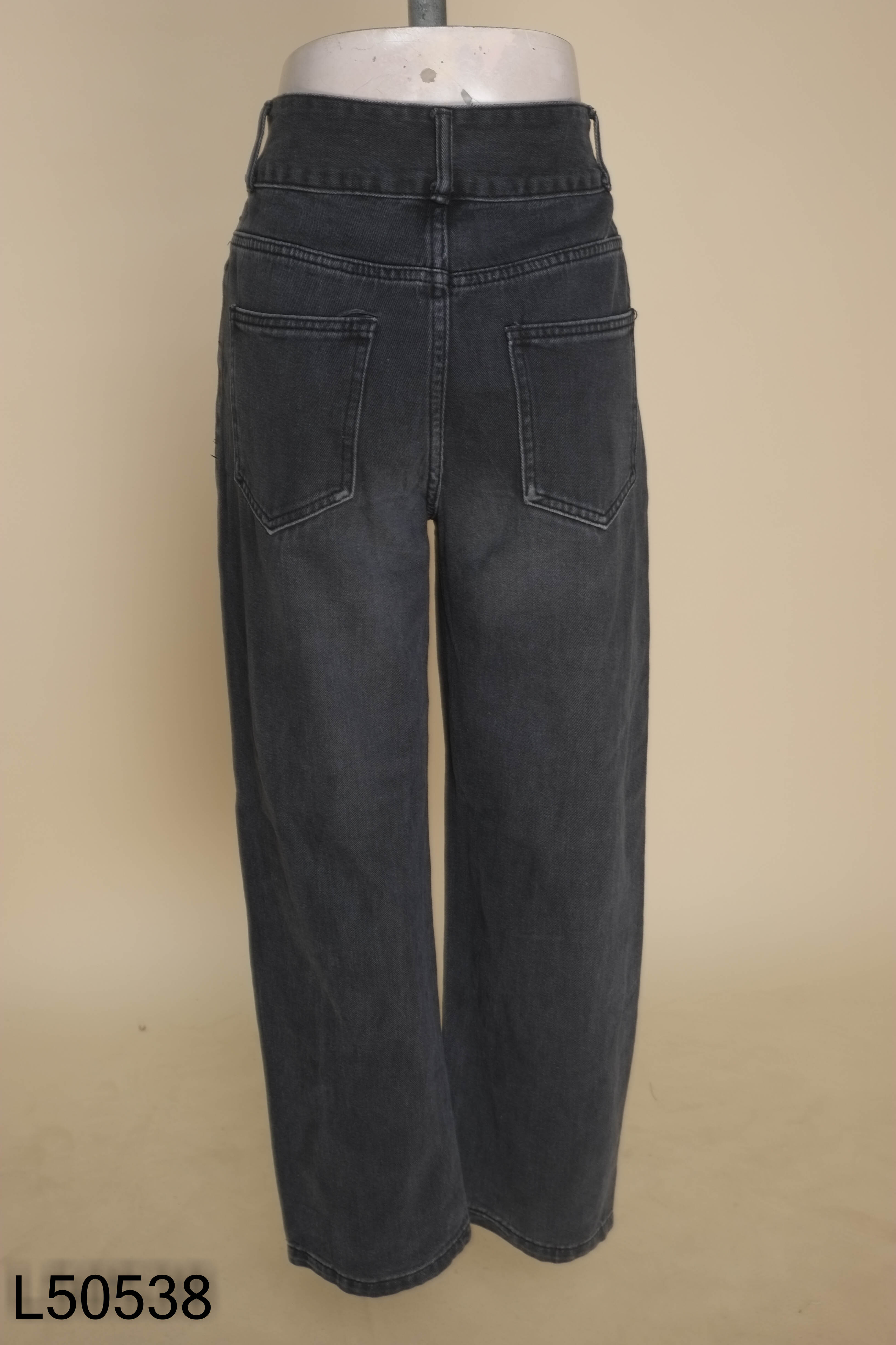 Quần jeans đen trơn suông