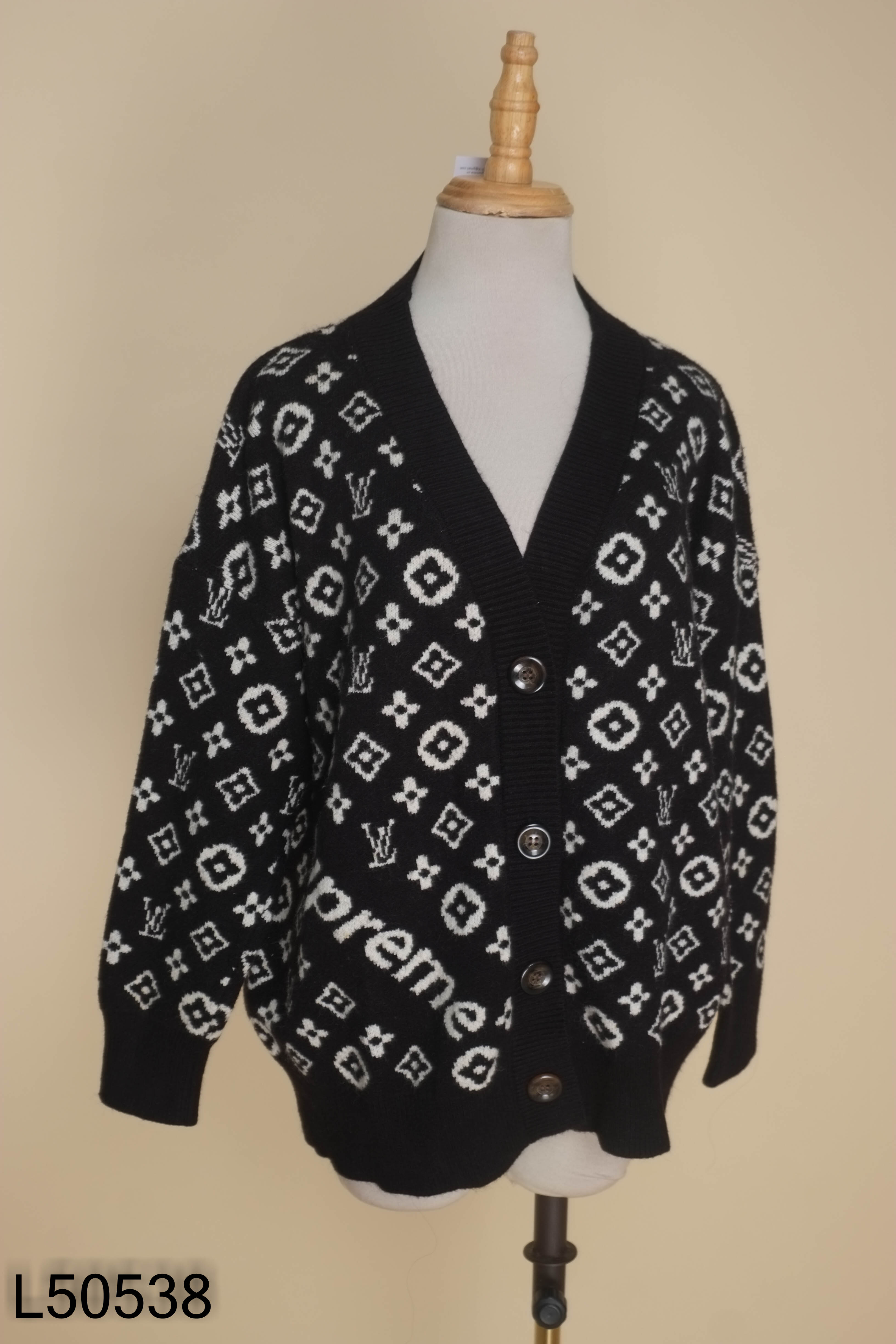 Áo len cardigan đen họa tiết trắng