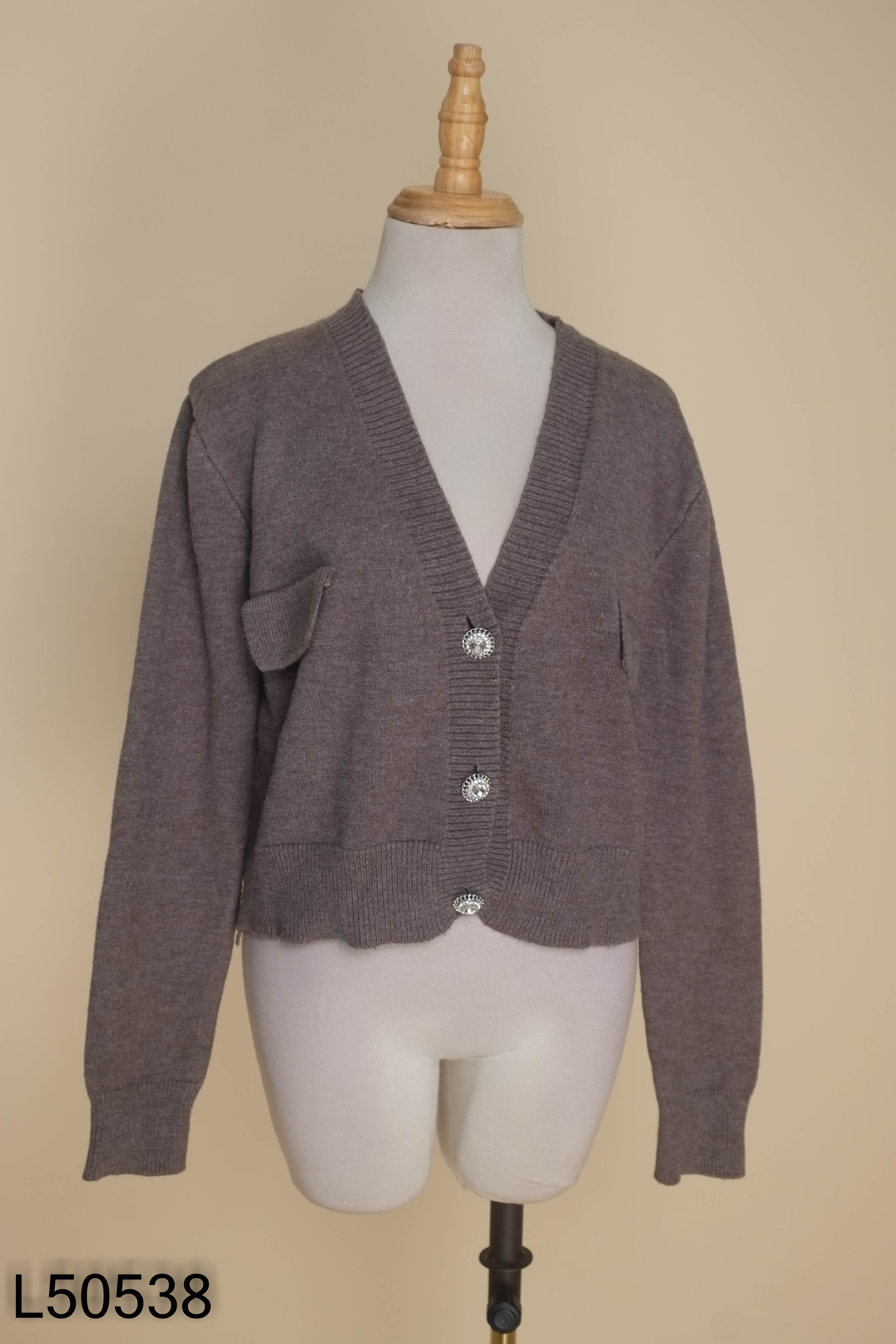 Áo len cardigan xám cúc ngọc