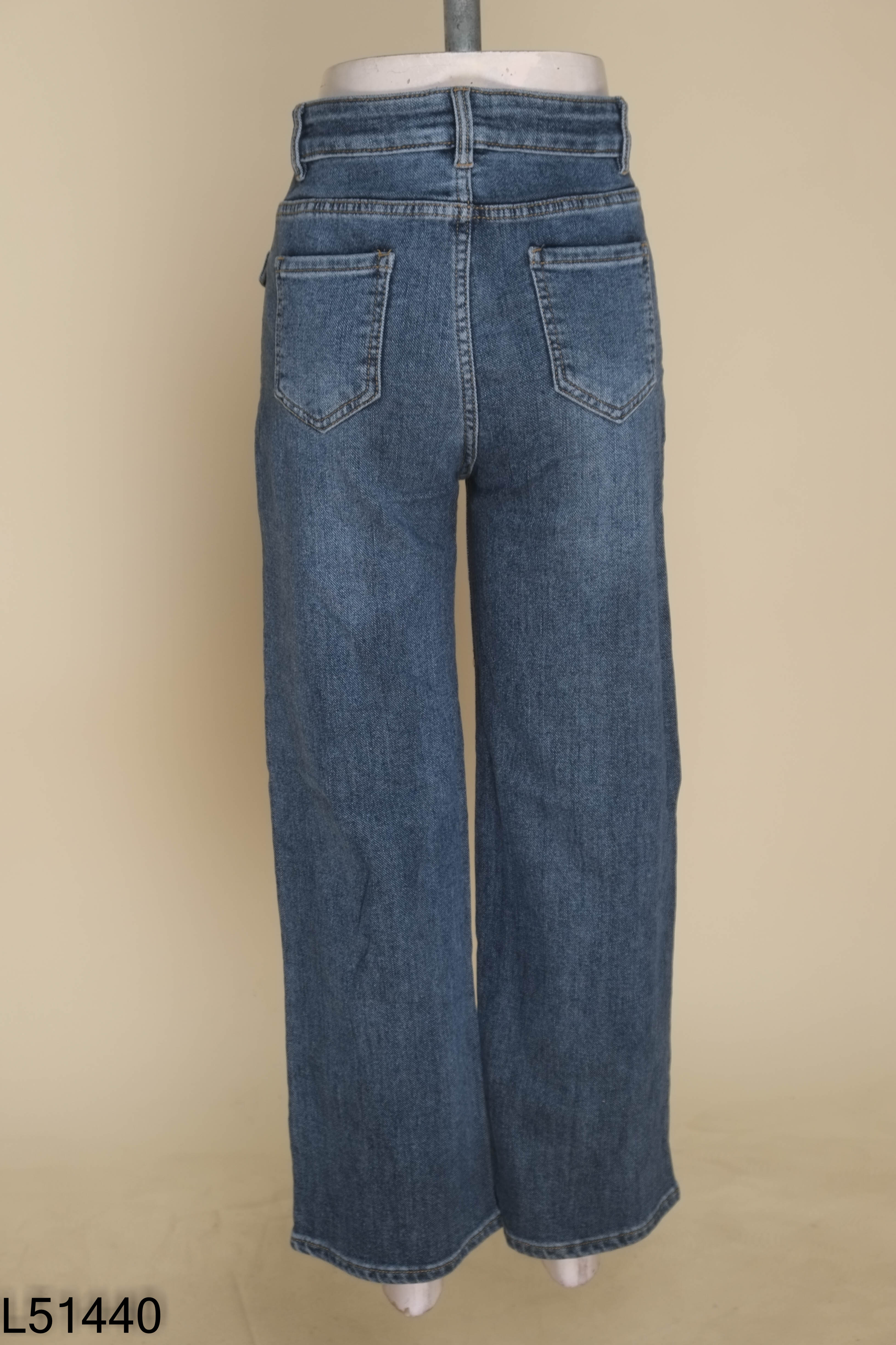 Quần jeans xanh đậm ống đứng