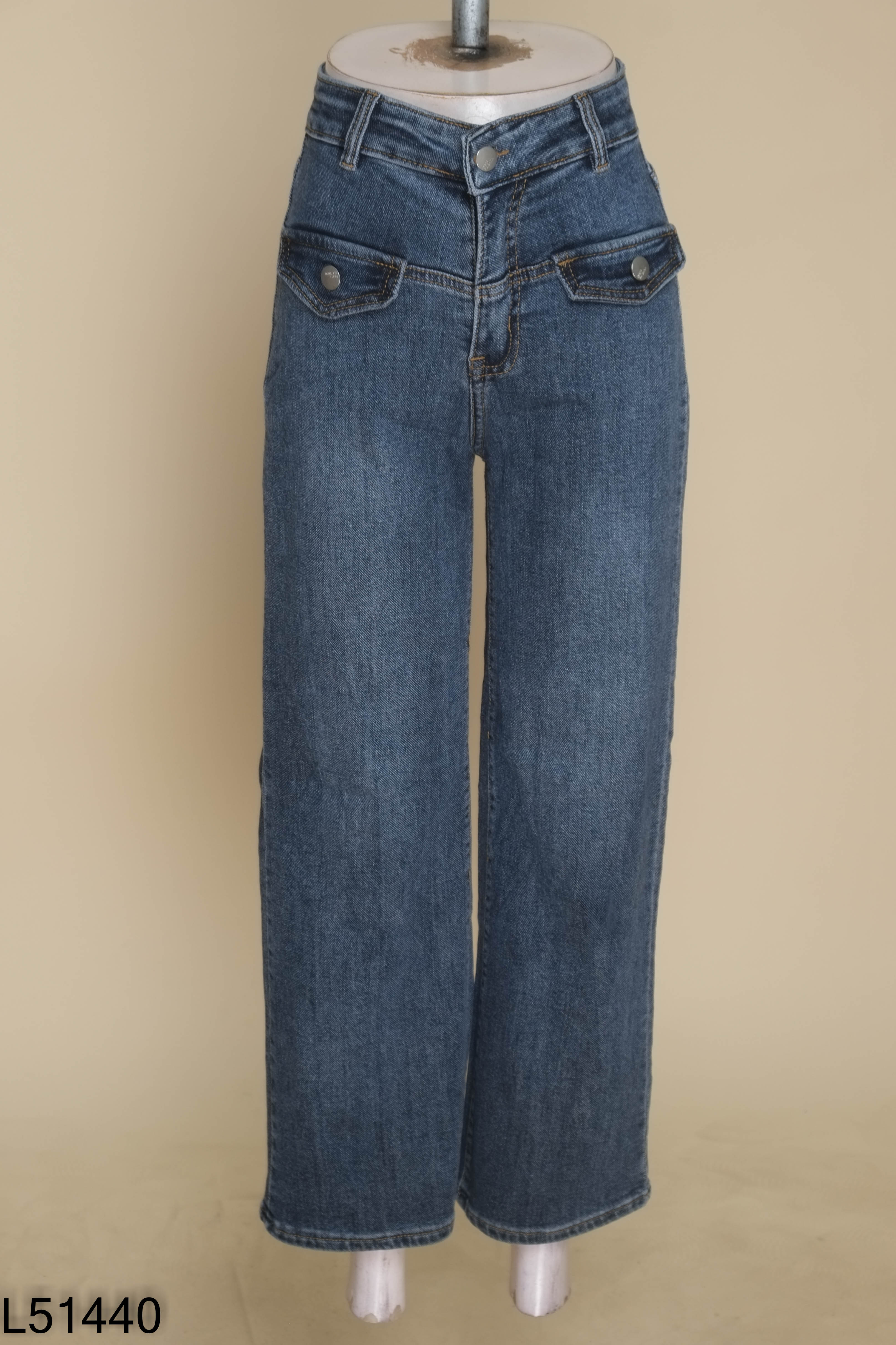 Quần jeans xanh đậm ống đứng