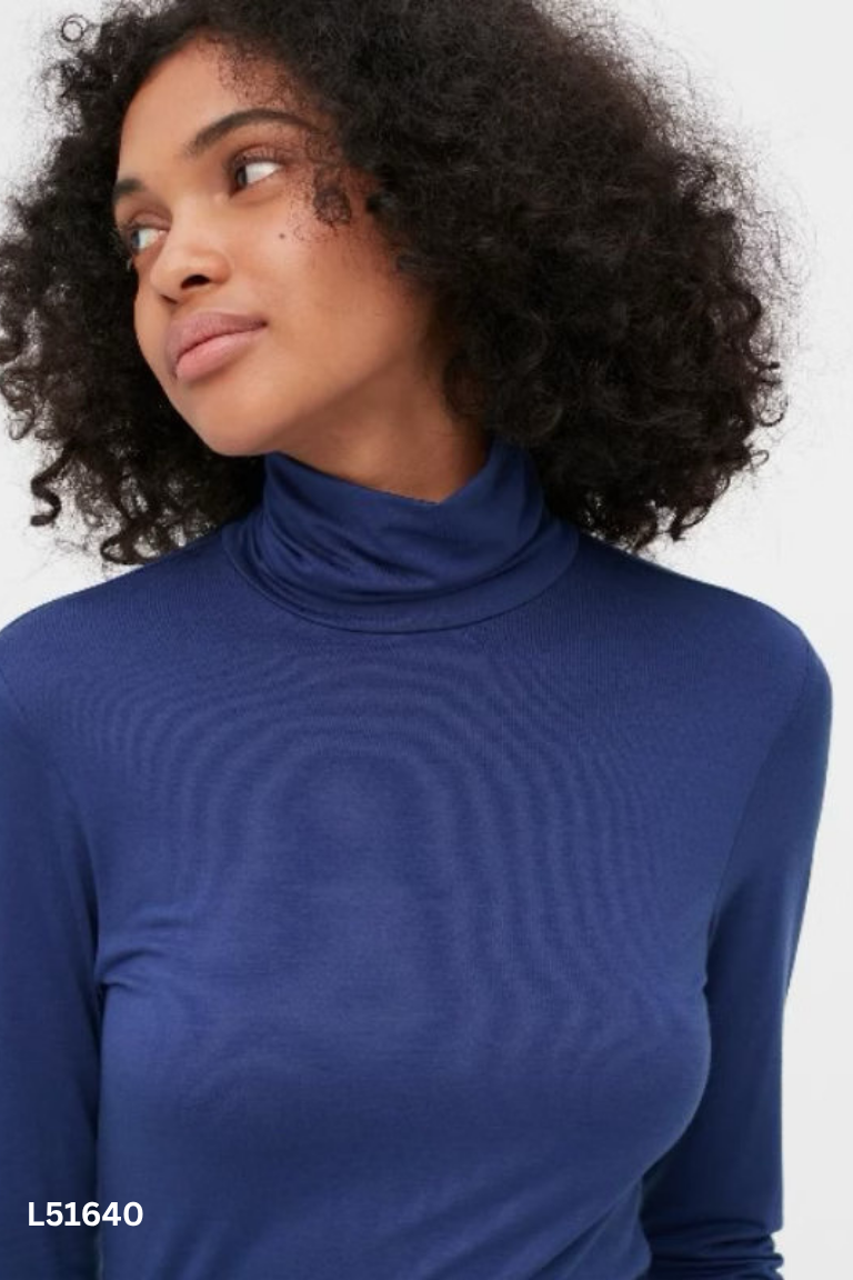 Áo len xanh UNIQLO cao cổ