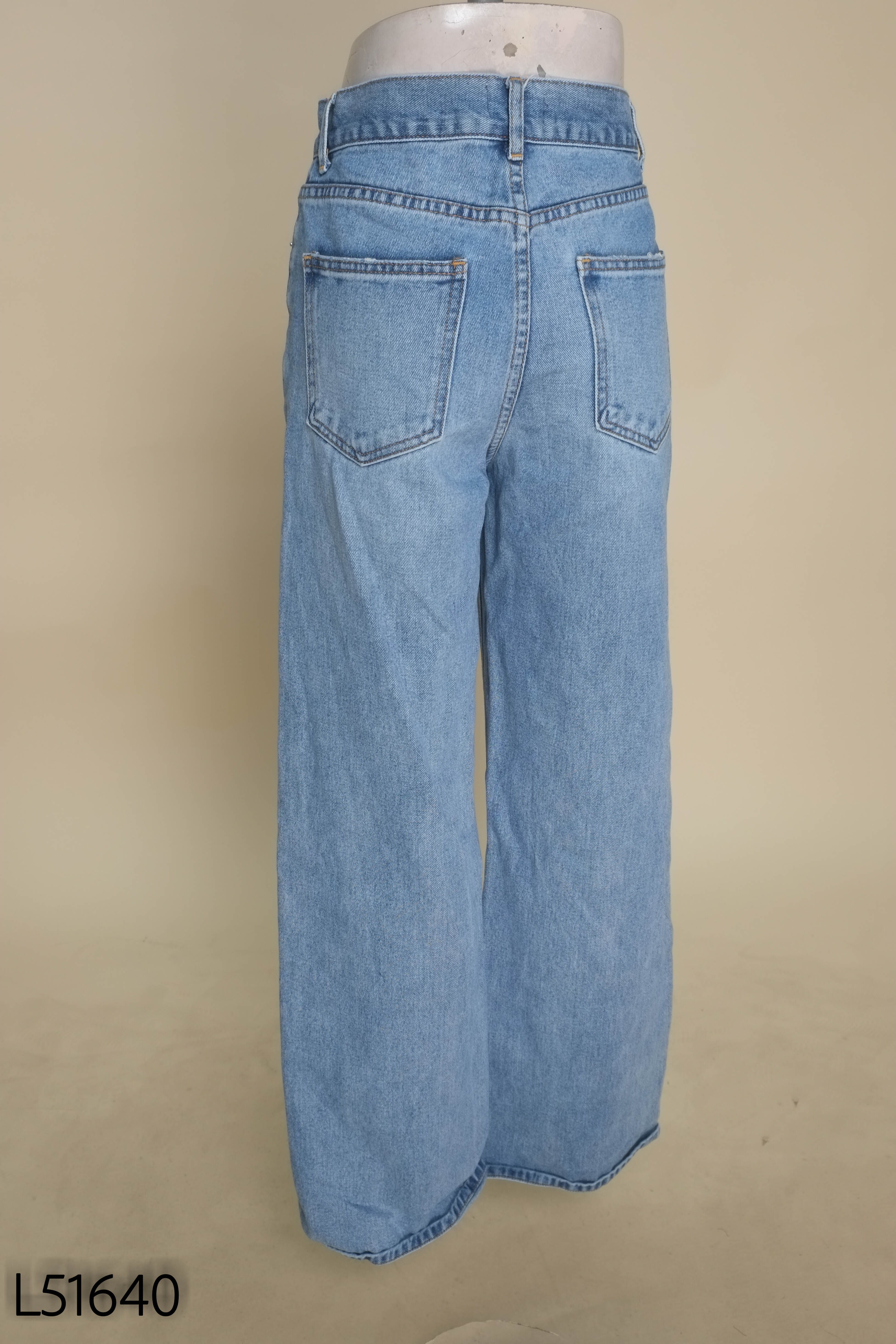 Quần jeans xanh TATICHU rách gấu