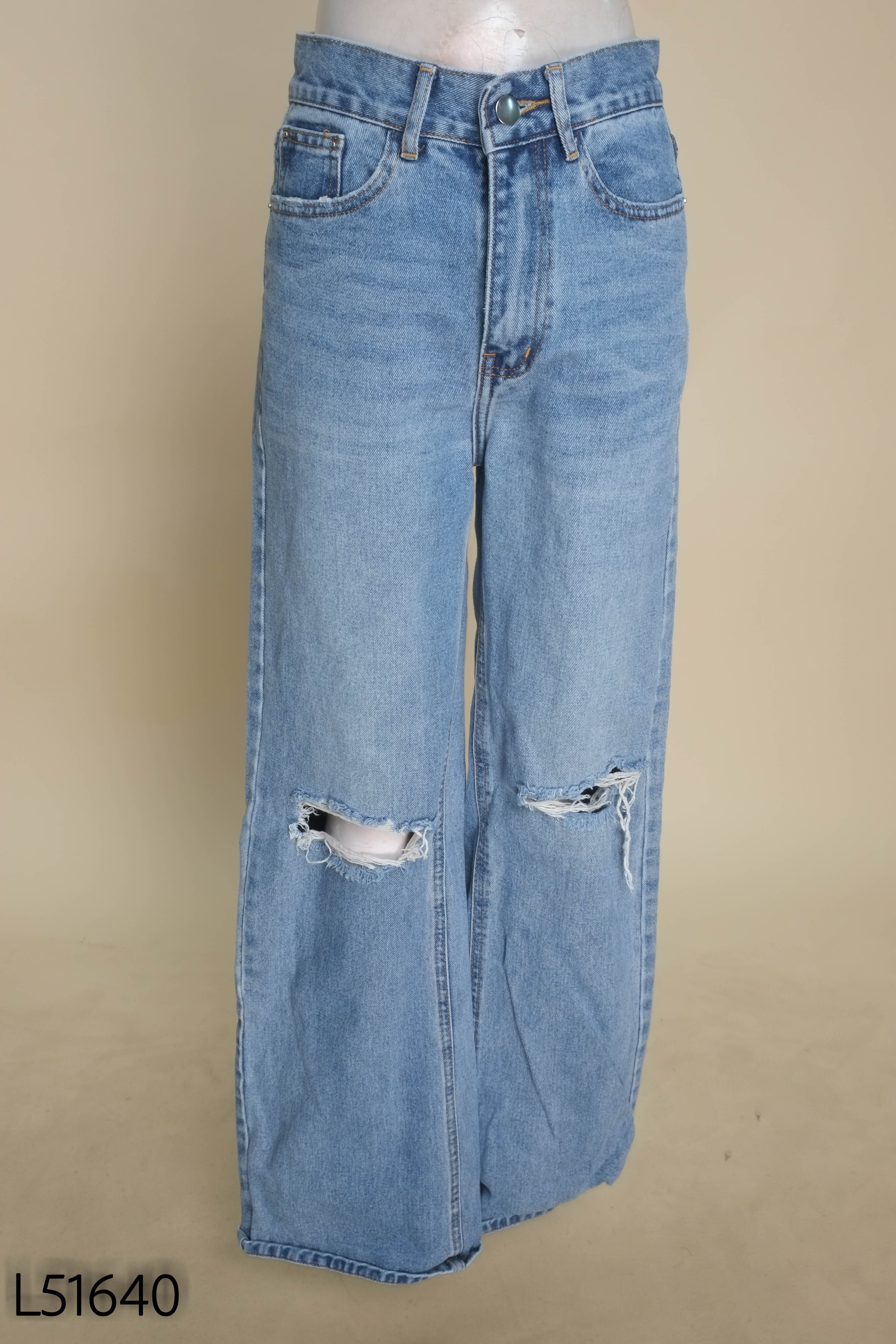 Quần jeans xanh TATICHU rách gấu