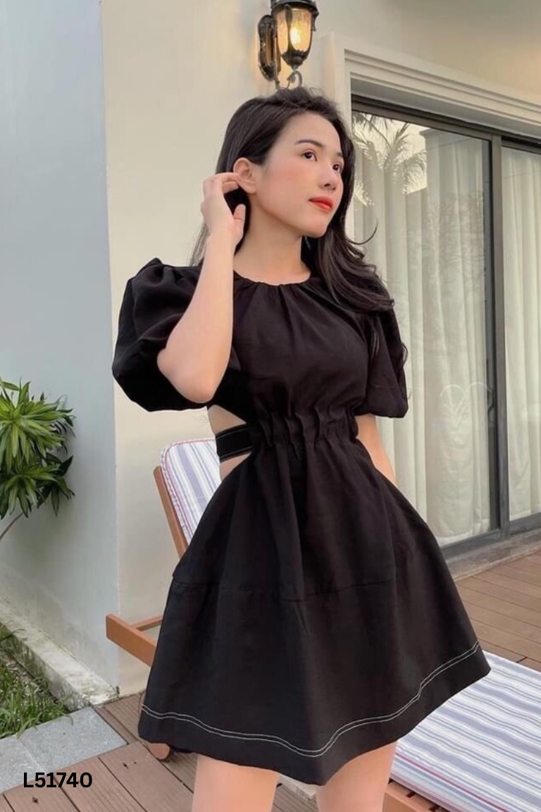 Váy đen hở eo