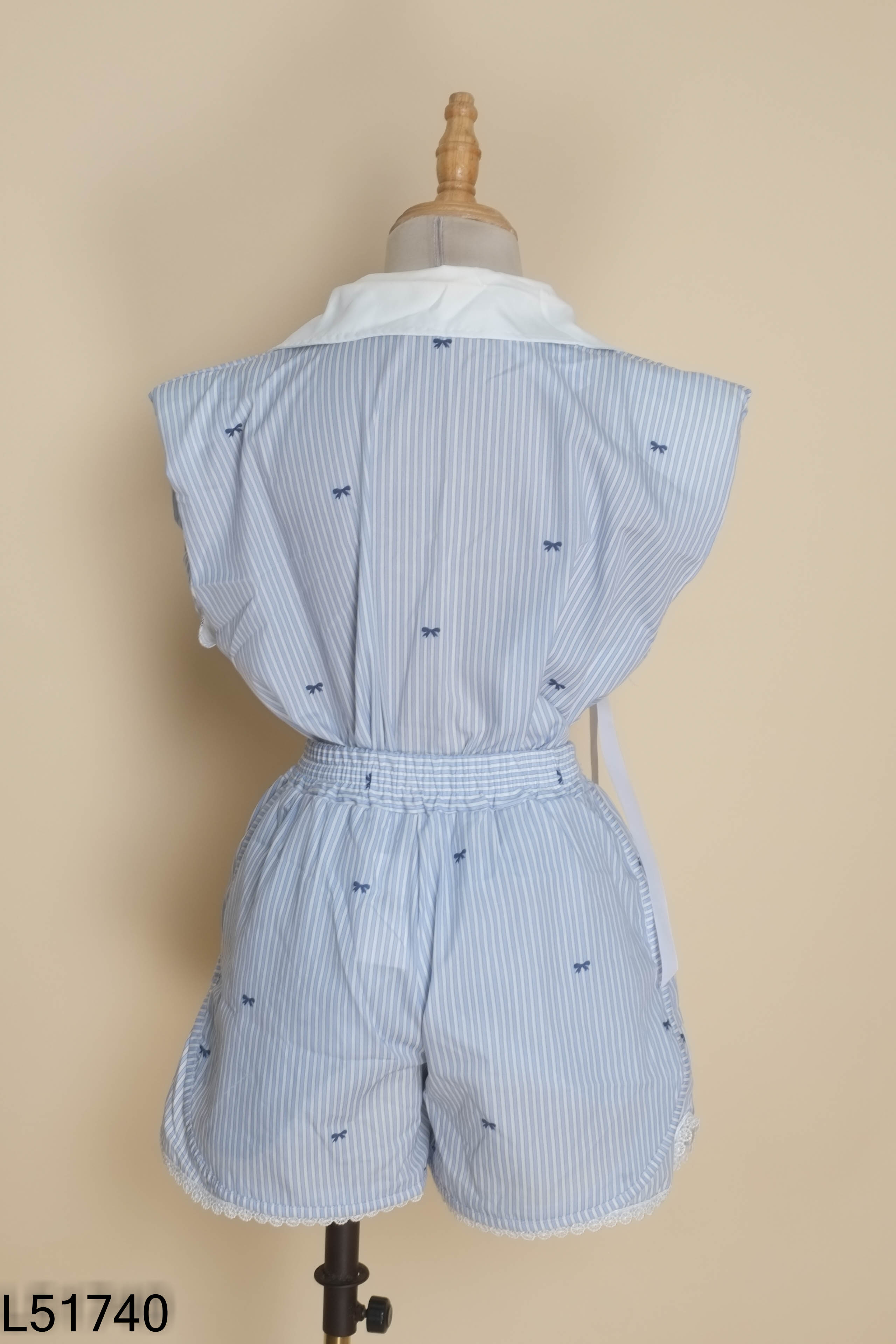 Set áo + quần short xanh kẻ trắng