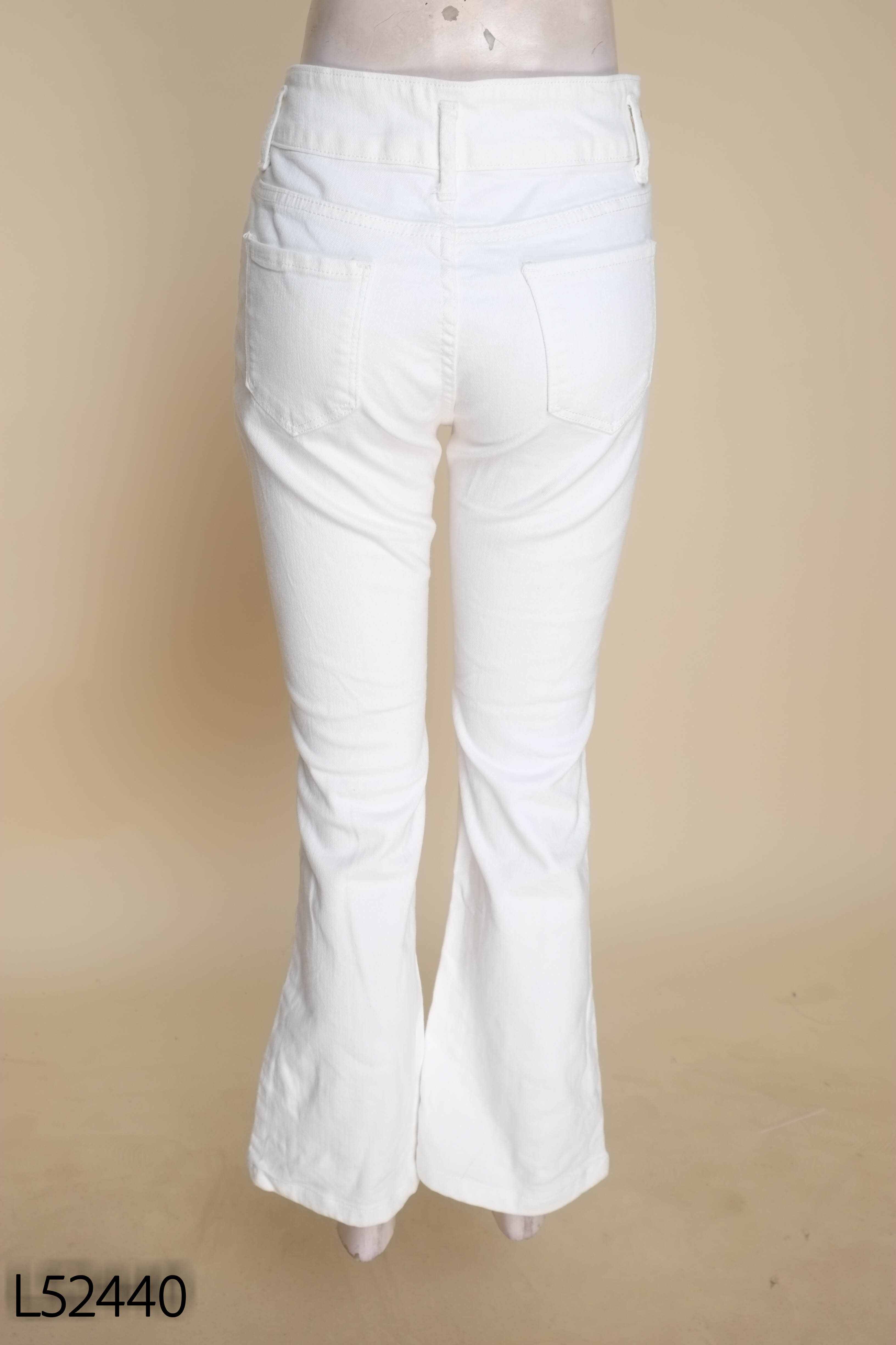Quần jeans trắng ống loe