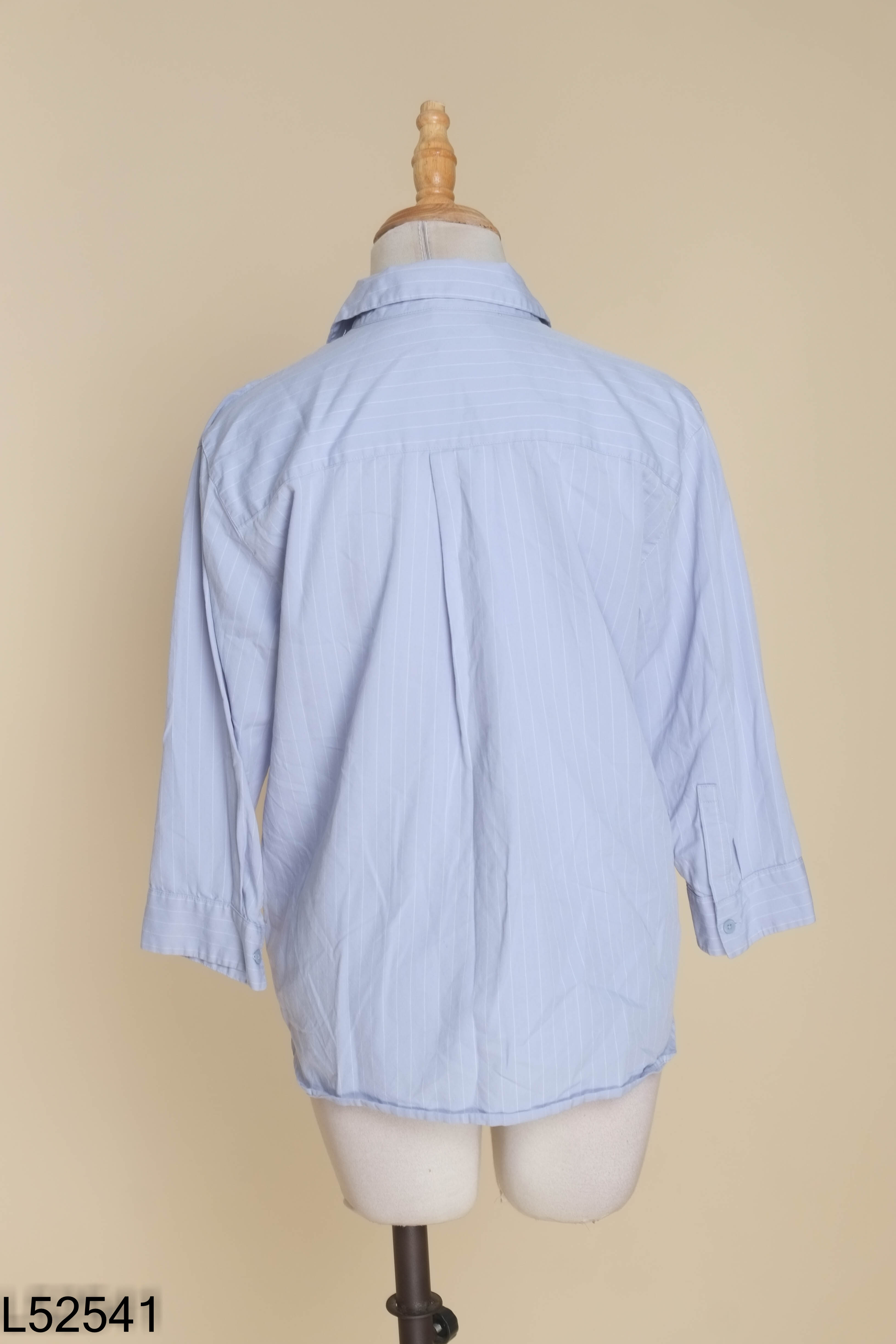 Áo sơ mi UNIQLO xanh kẻ trắng