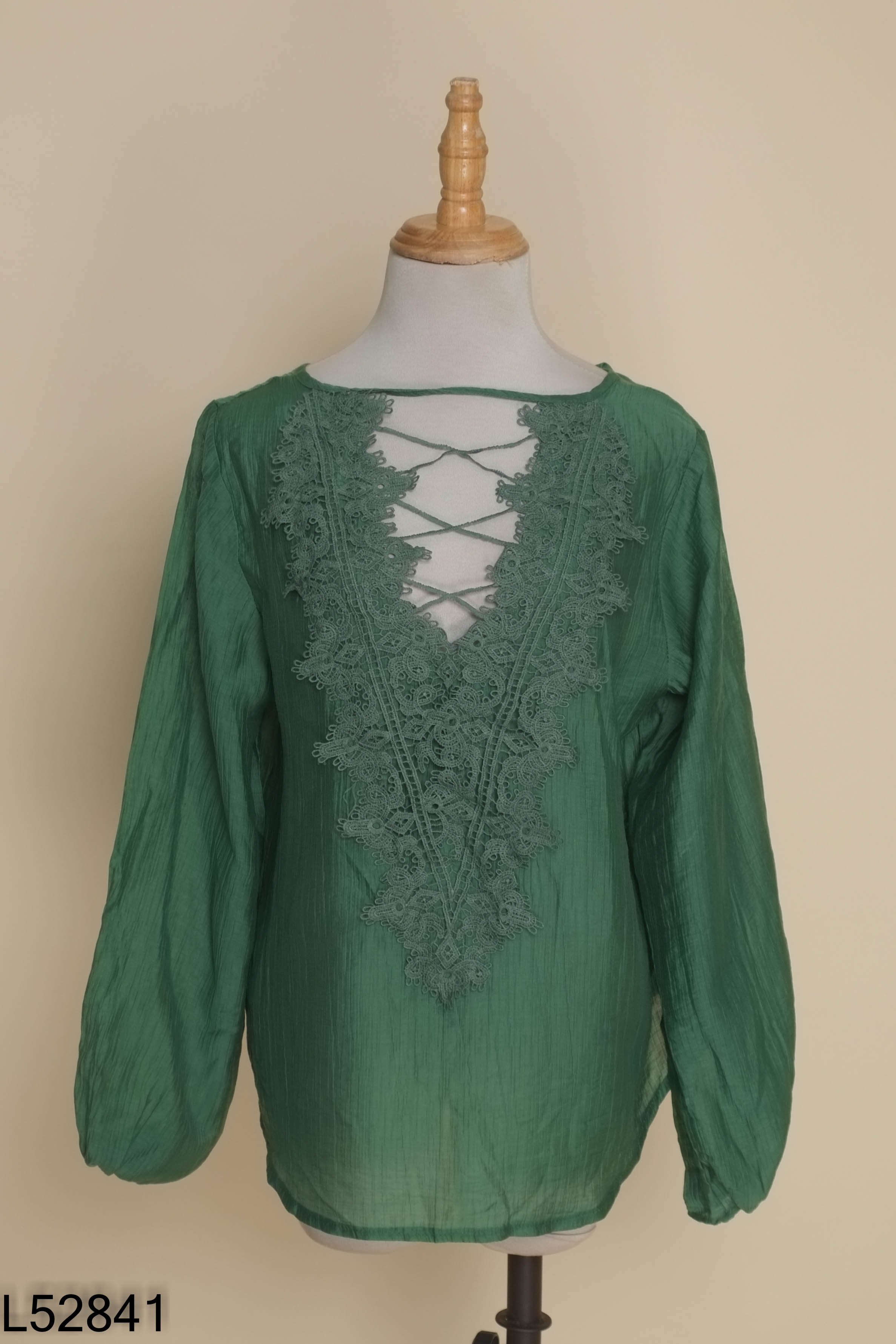Áo bèo xanh cổ ren dài tay