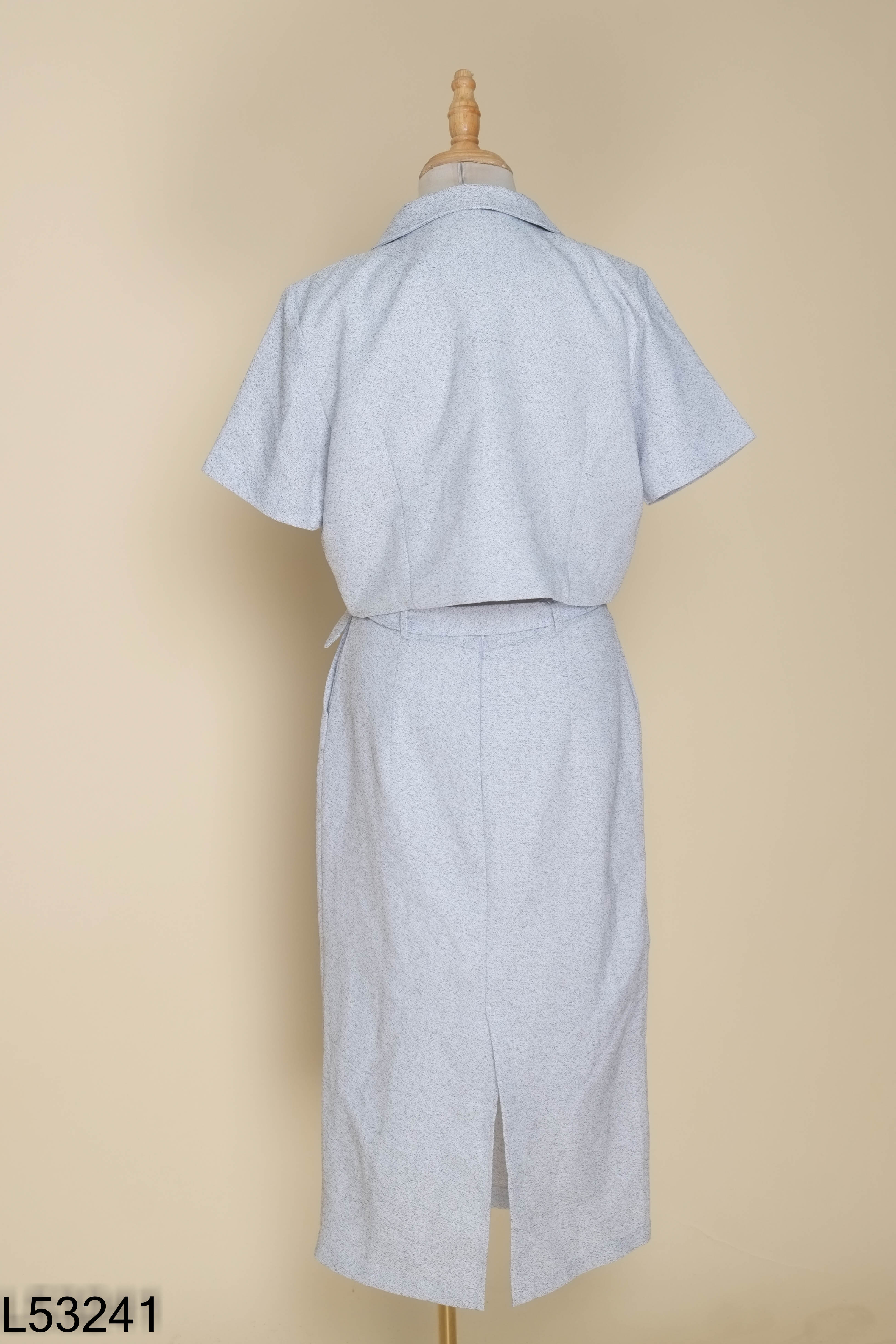 Set áo croptop + chân váy xám họa tiết