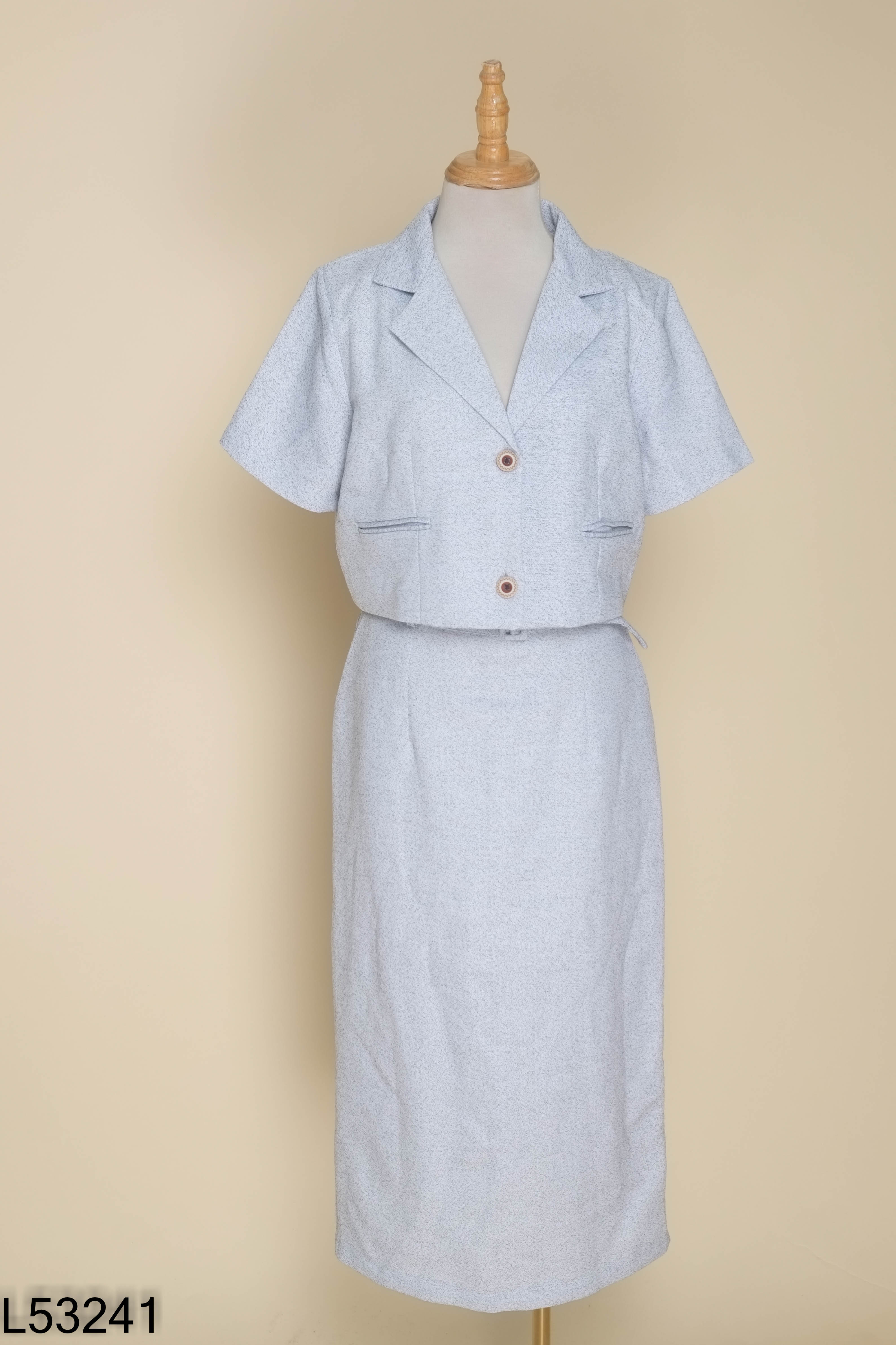 Set áo croptop + chân váy xám họa tiết