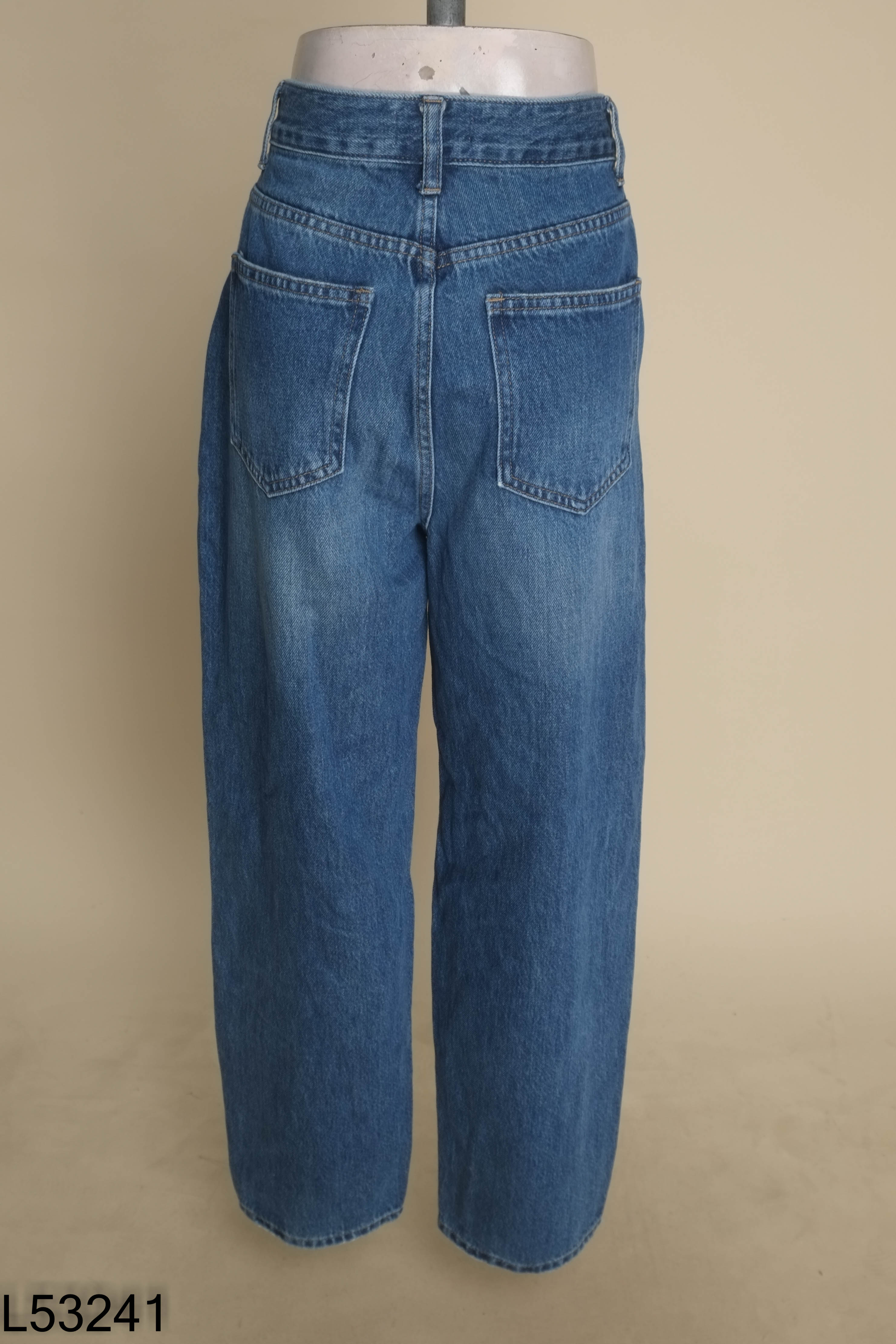 Quần jean xanh dáng baggy