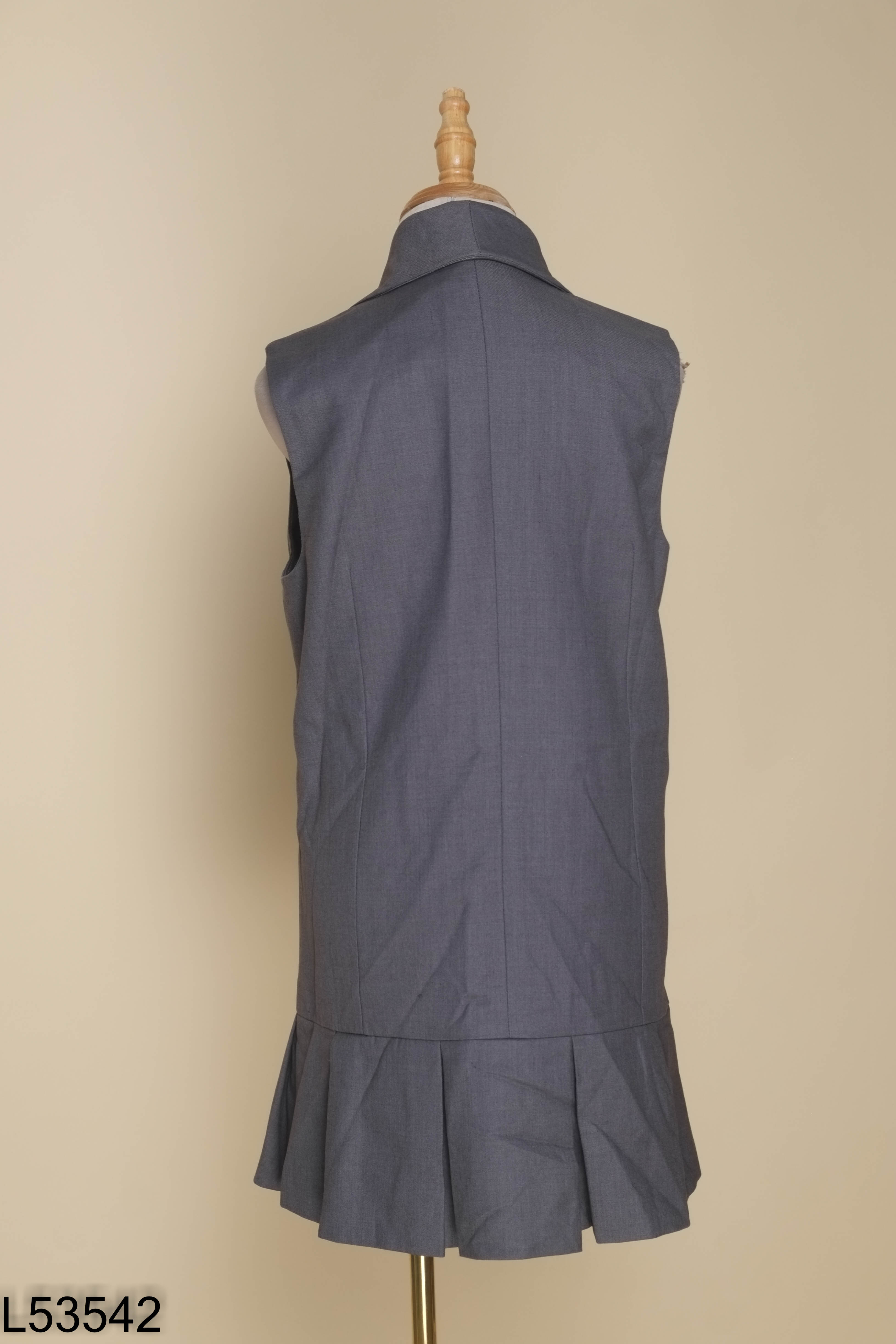 Váy HETANA xám sát nách cổ vest