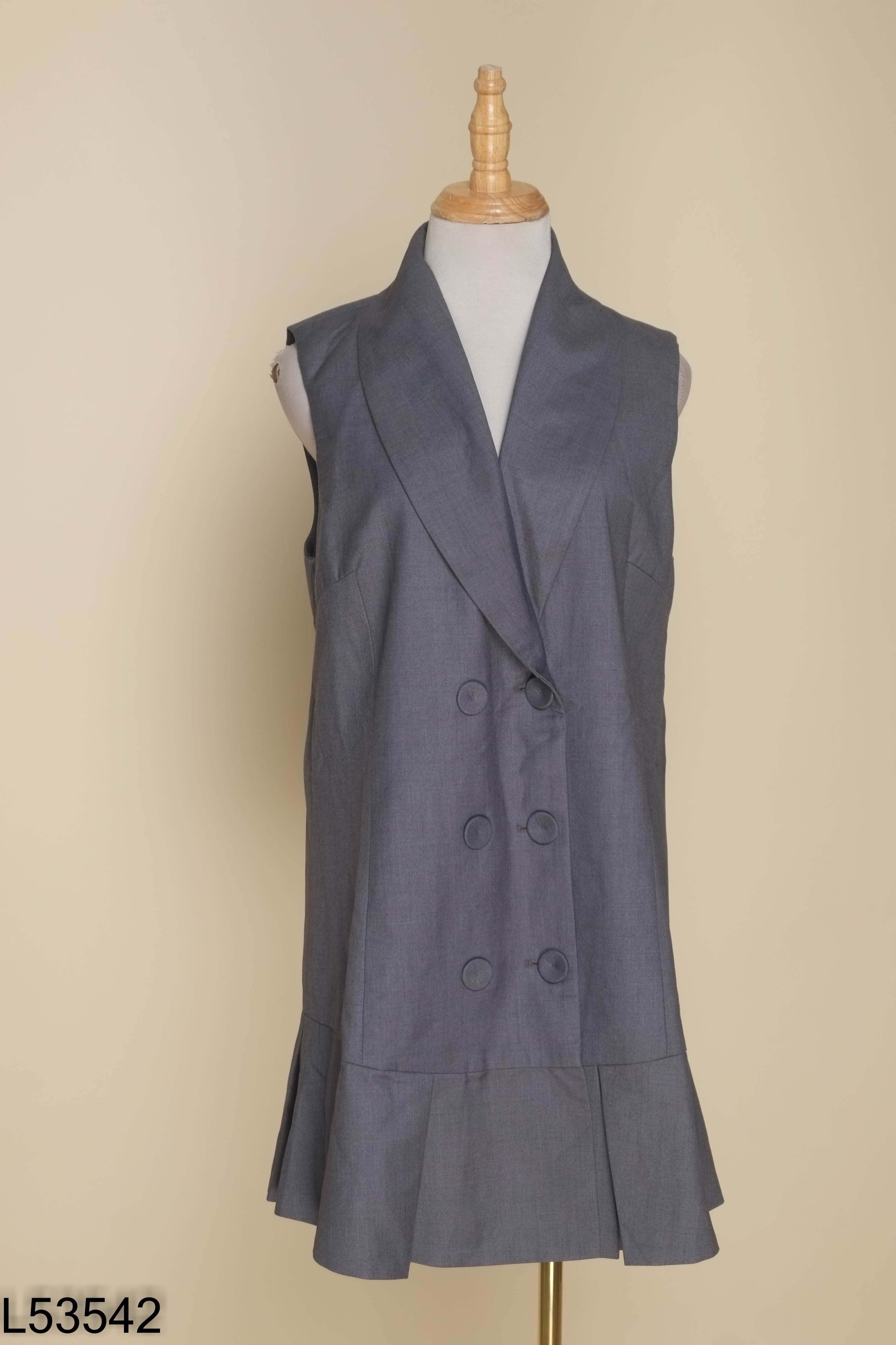 Váy HETANA xám sát nách cổ vest