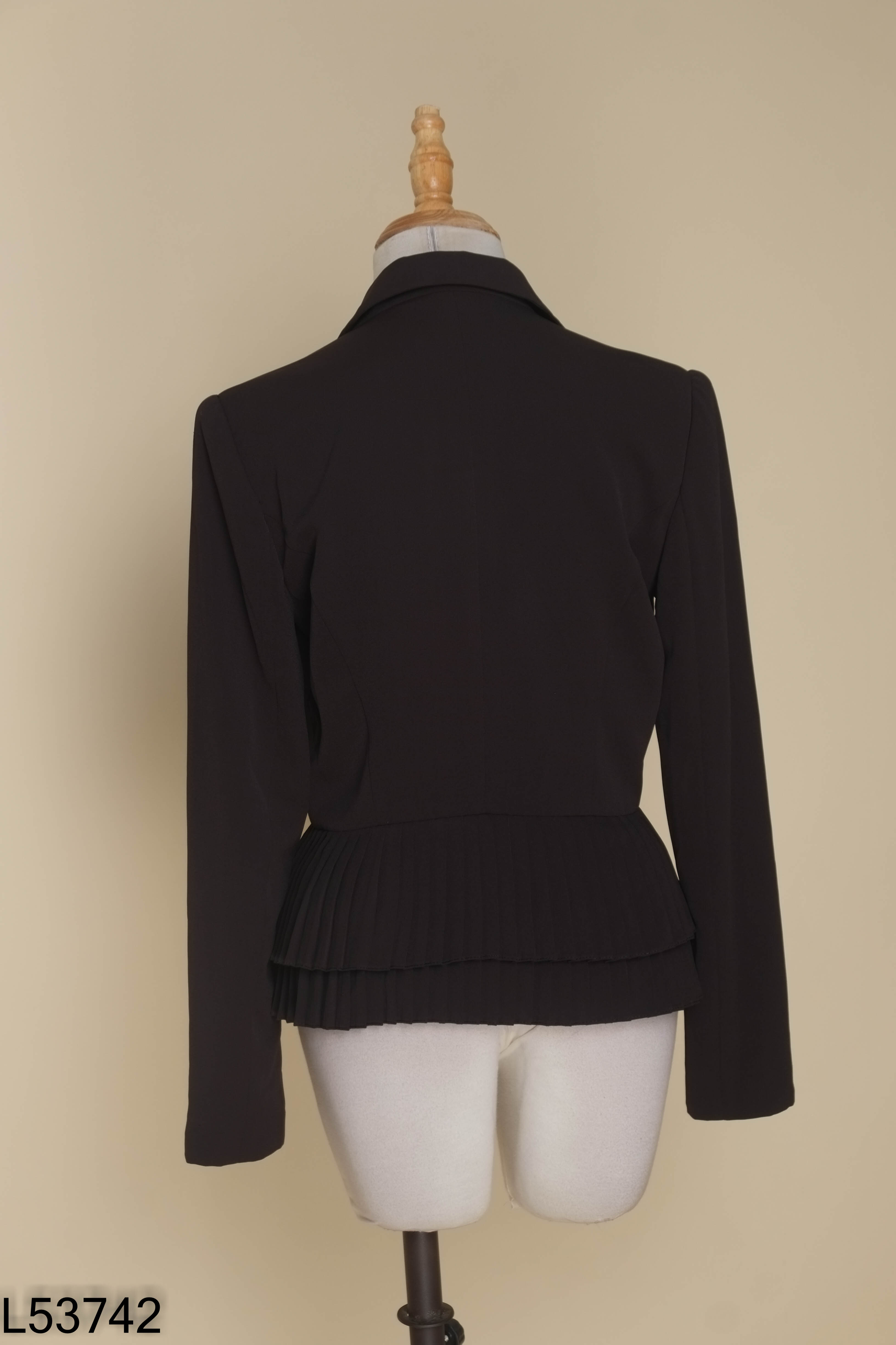 Áo vest đen EVA DE EVA phối kiểu ly