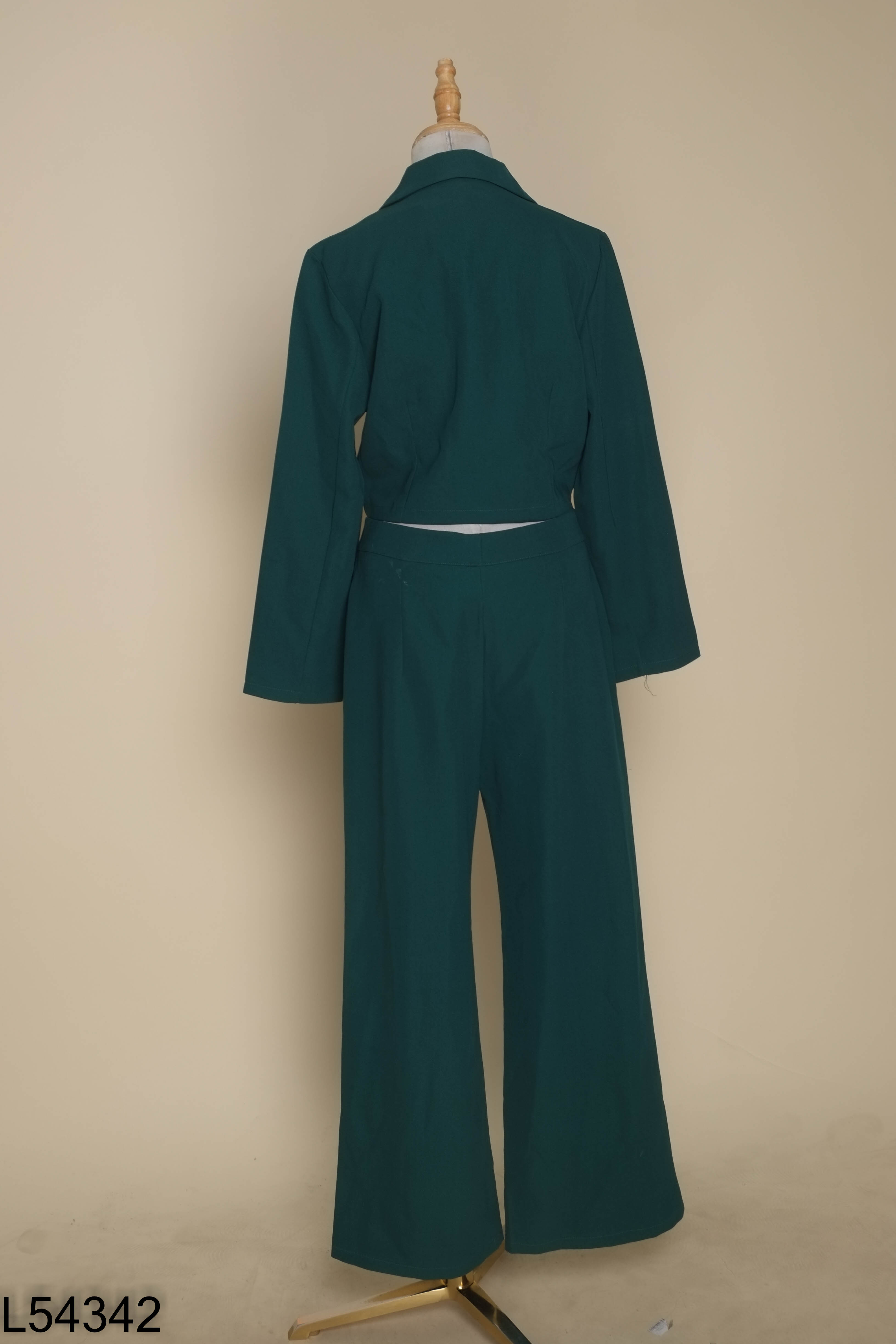 NEWTAG set áo croptop + quần dài xanh lá